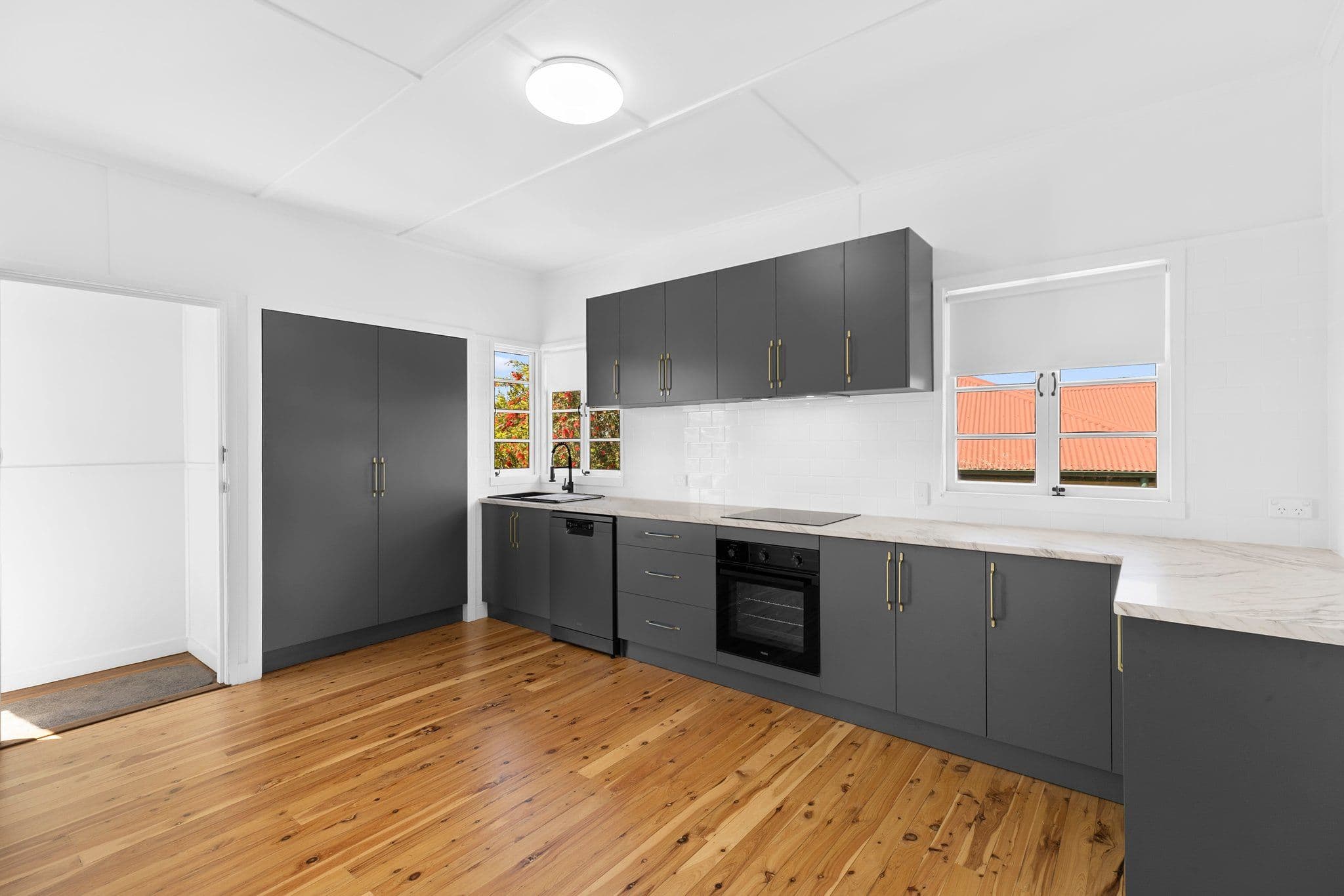 686 Cavendish Road, Holland Park QLD 4121, Holland Park - Thumbnail 5