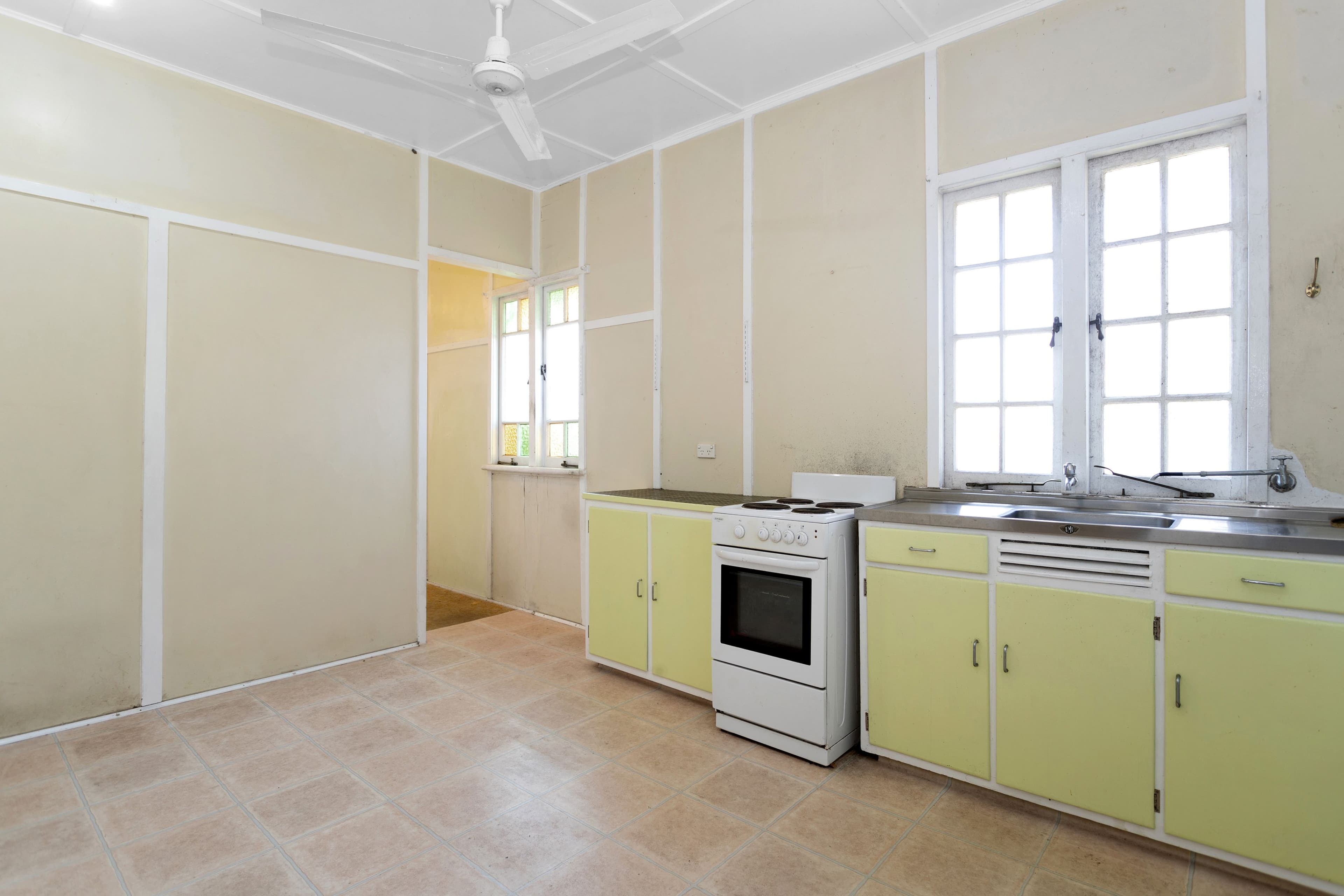 33 Holland Street, West Mackay QLD 4740, West Mackay - Thumbnail 2