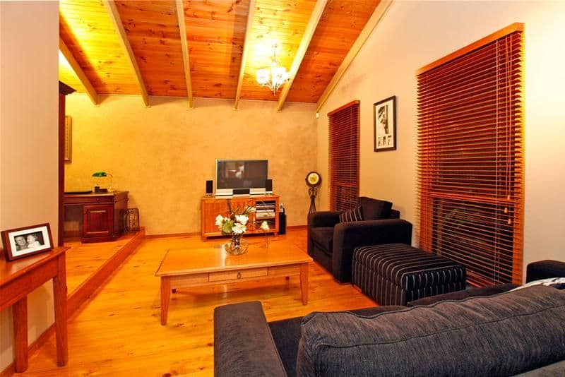 10 Centenary Drive, MILL PARK VIC 3082, Mill Park - Thumbnail 5