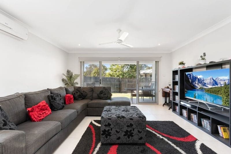 21 Conimbla Crescent, Waterford - Thumbnail 2
