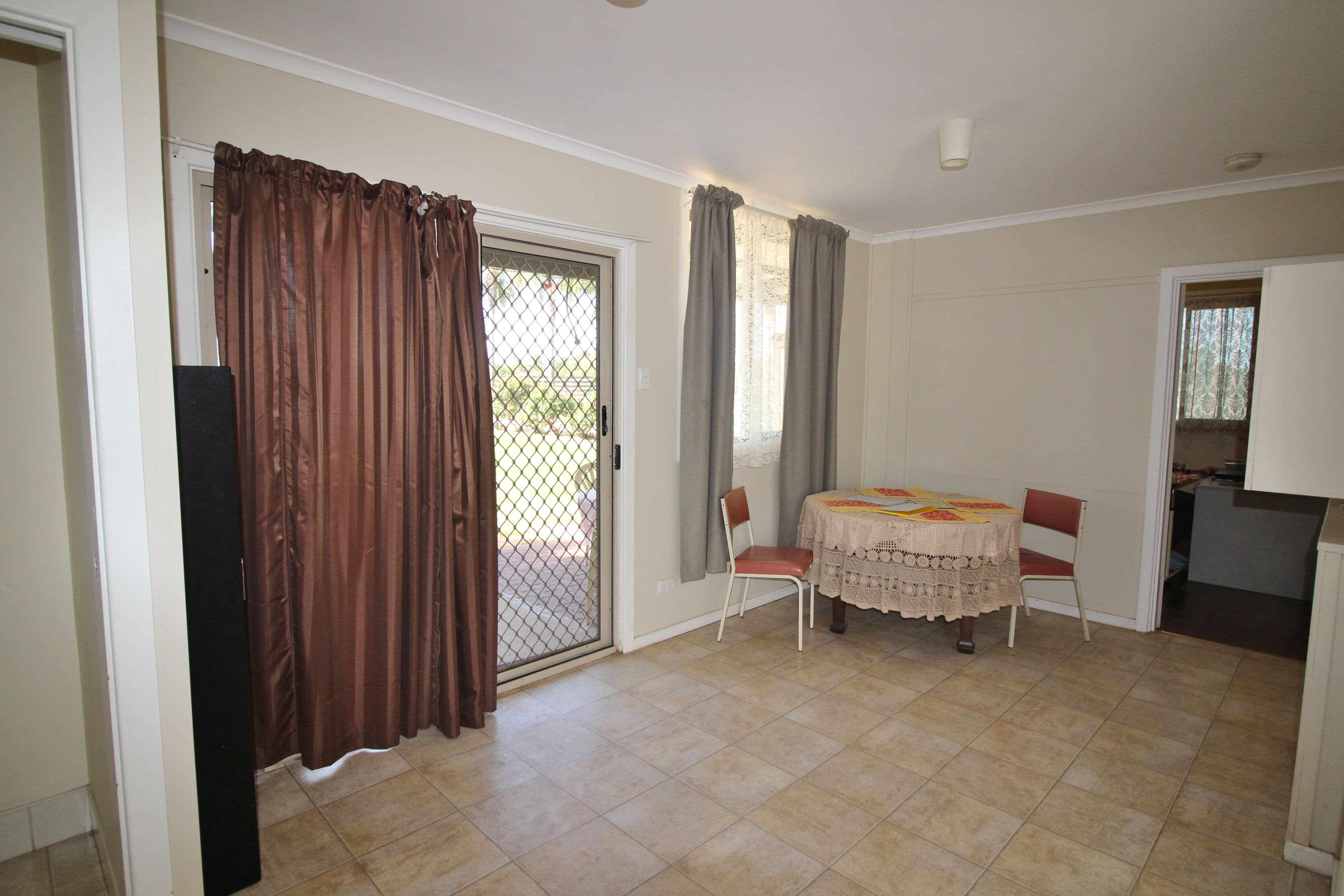 42 Etiwanda Street, Renmark SA 5341, Renmark West - Thumbnail 4