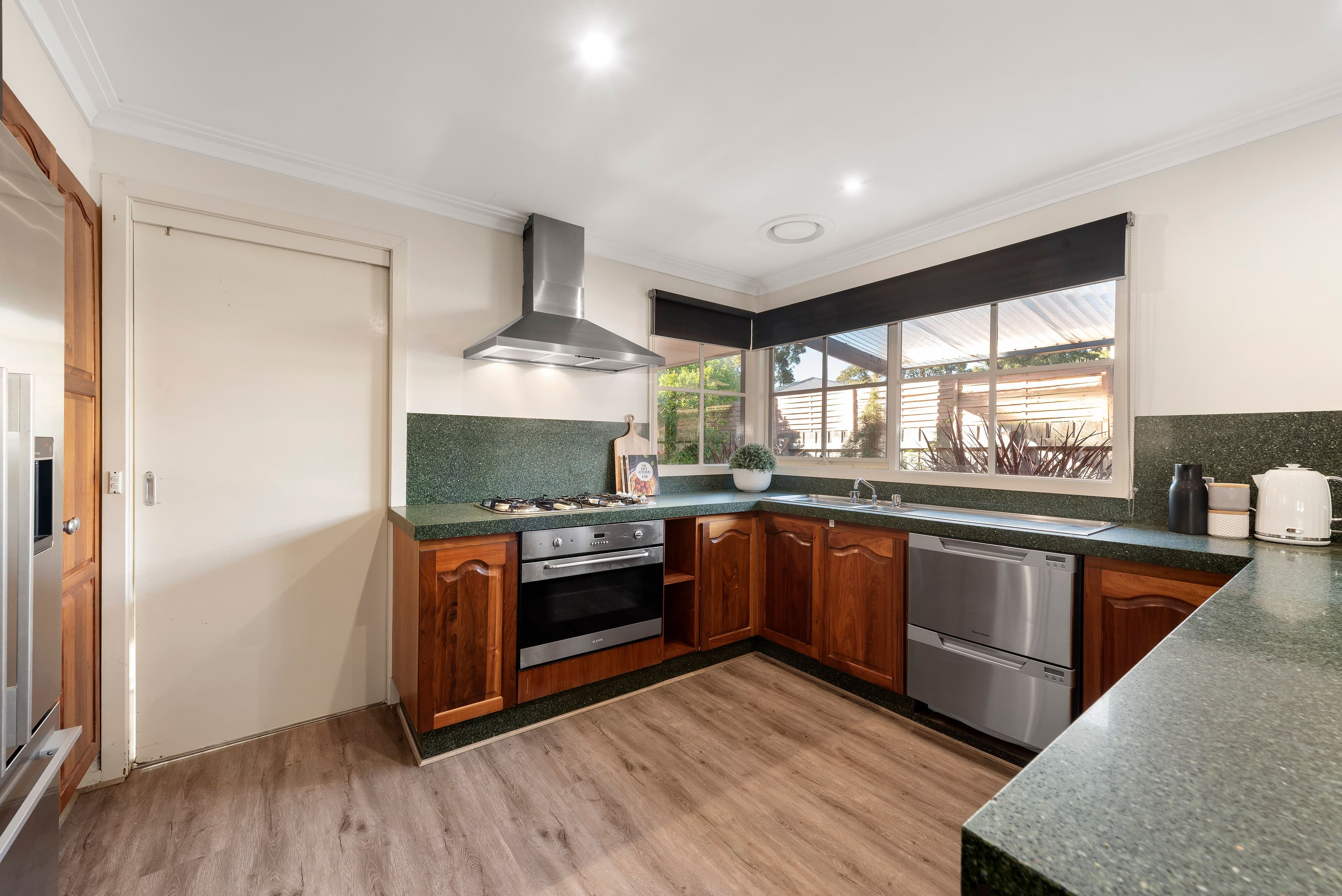 20 Mantung Crescent, Rowville VIC 3178, Rowville - Thumbnail 3