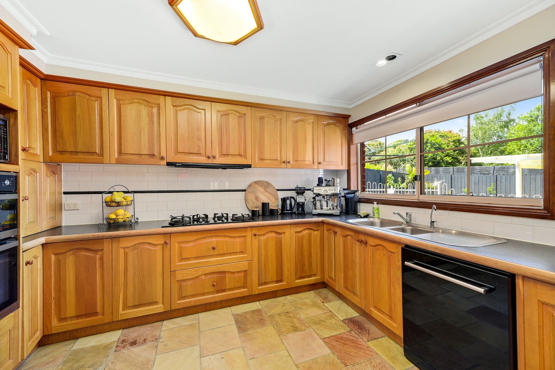 17 Matheson Court, Berwick VIC 3806, Berwick - Thumbnail 4