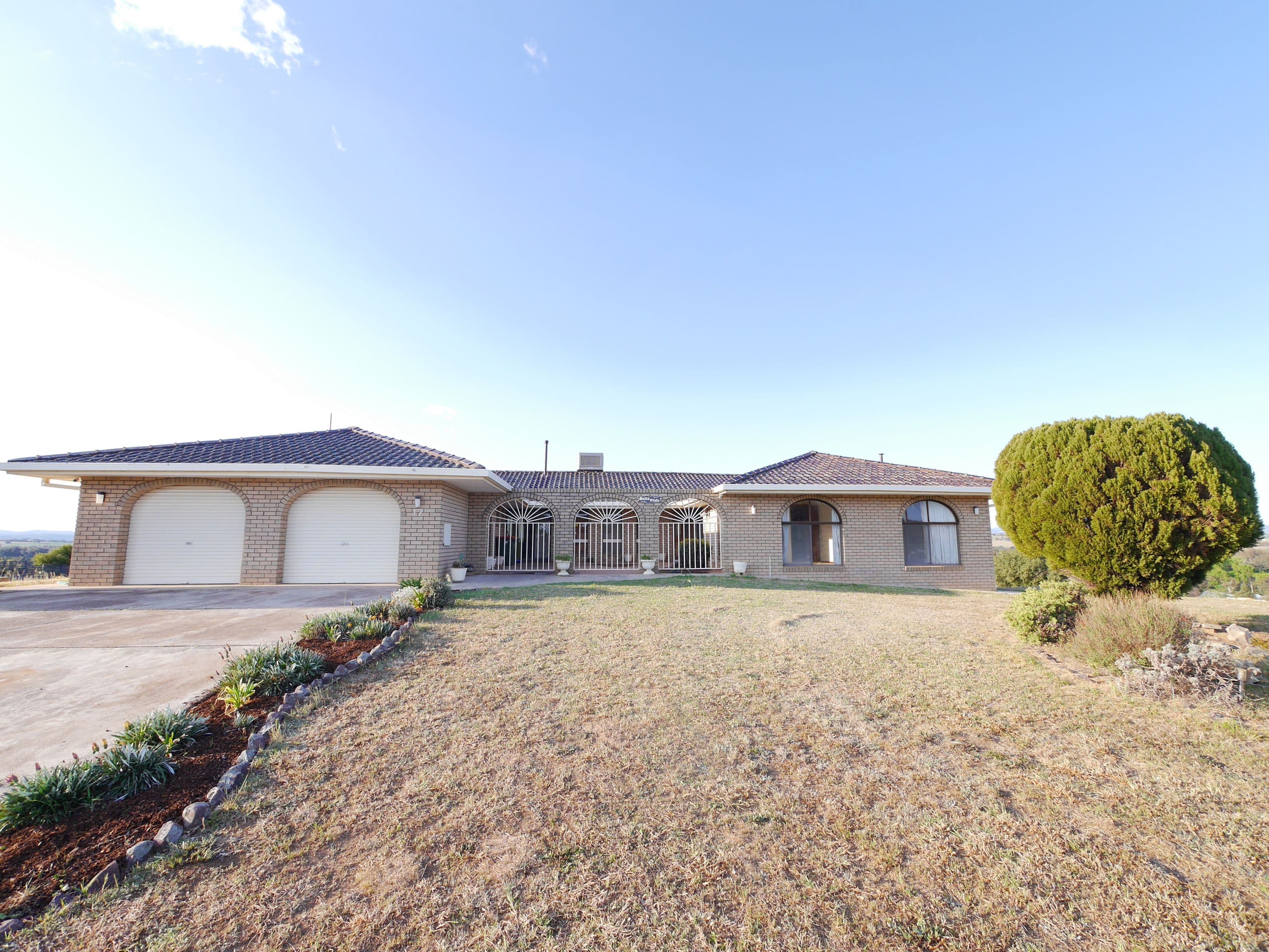 13 Winton Street, Canowindra - Image 1