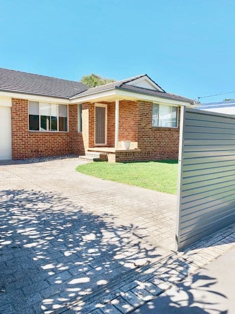 18 Lake Street, North Avoca - Image 1