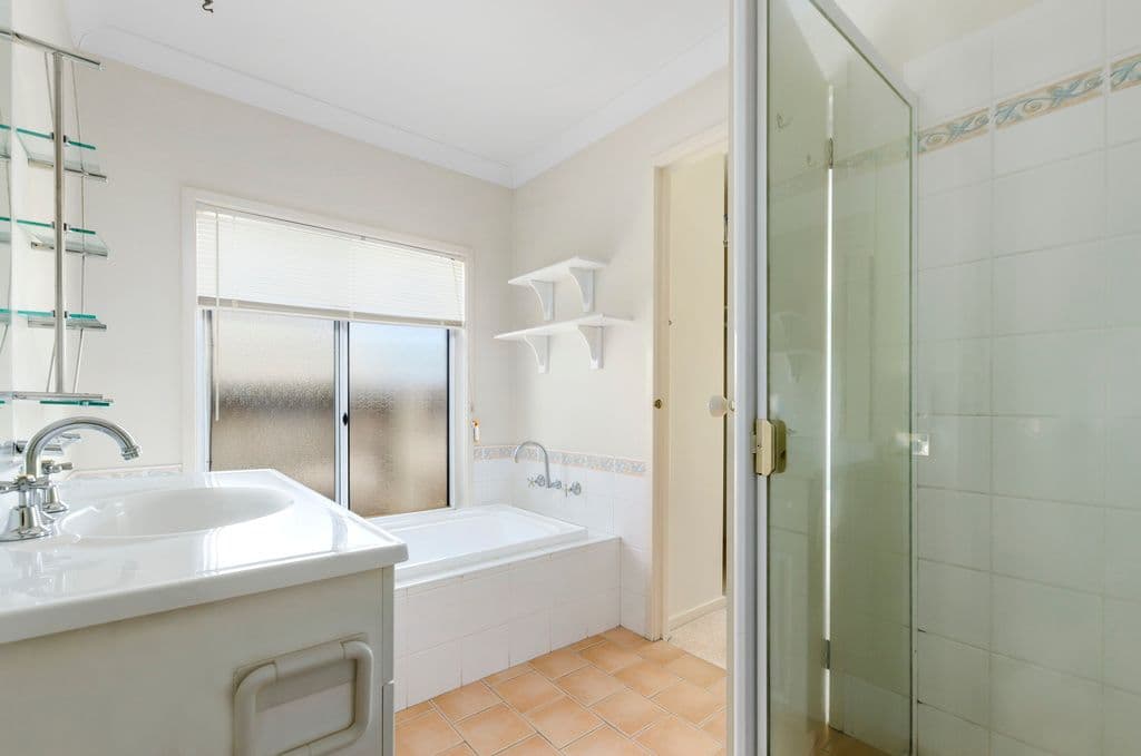 11 Glenlee Drive, Horsley - Thumbnail 7