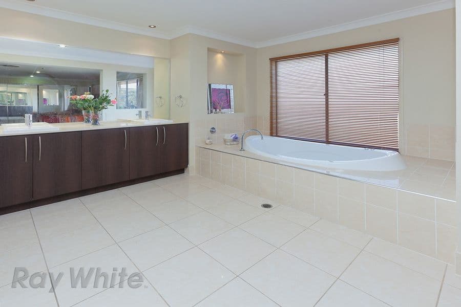 8 Lloyd Bird Crescent, SPRINGFIELD LAKES QLD 4300, Springfield Lakes - Thumbnail 7