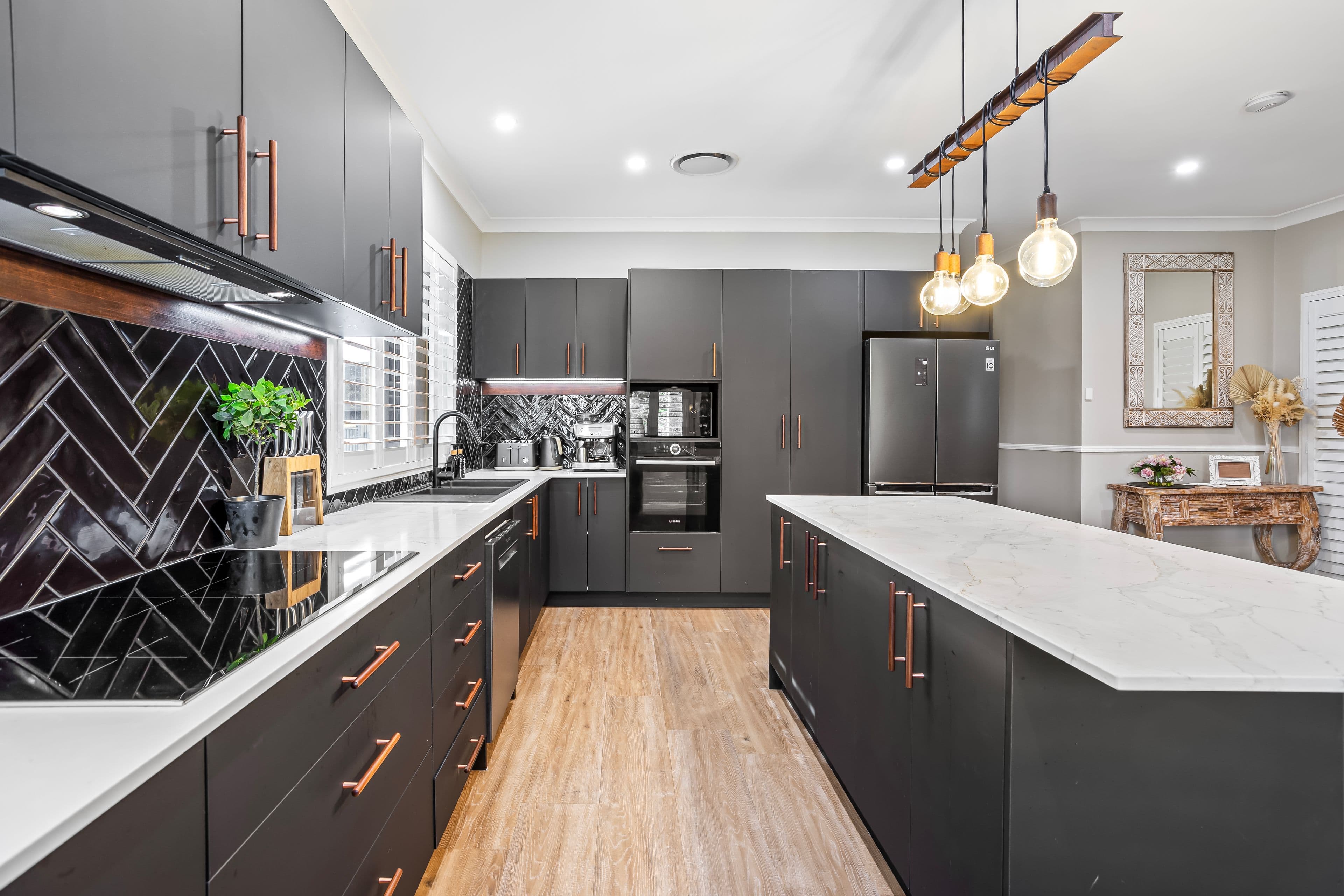 216 Scarborough Road, Scarborough QLD 4020, Scarborough - Thumbnail 5