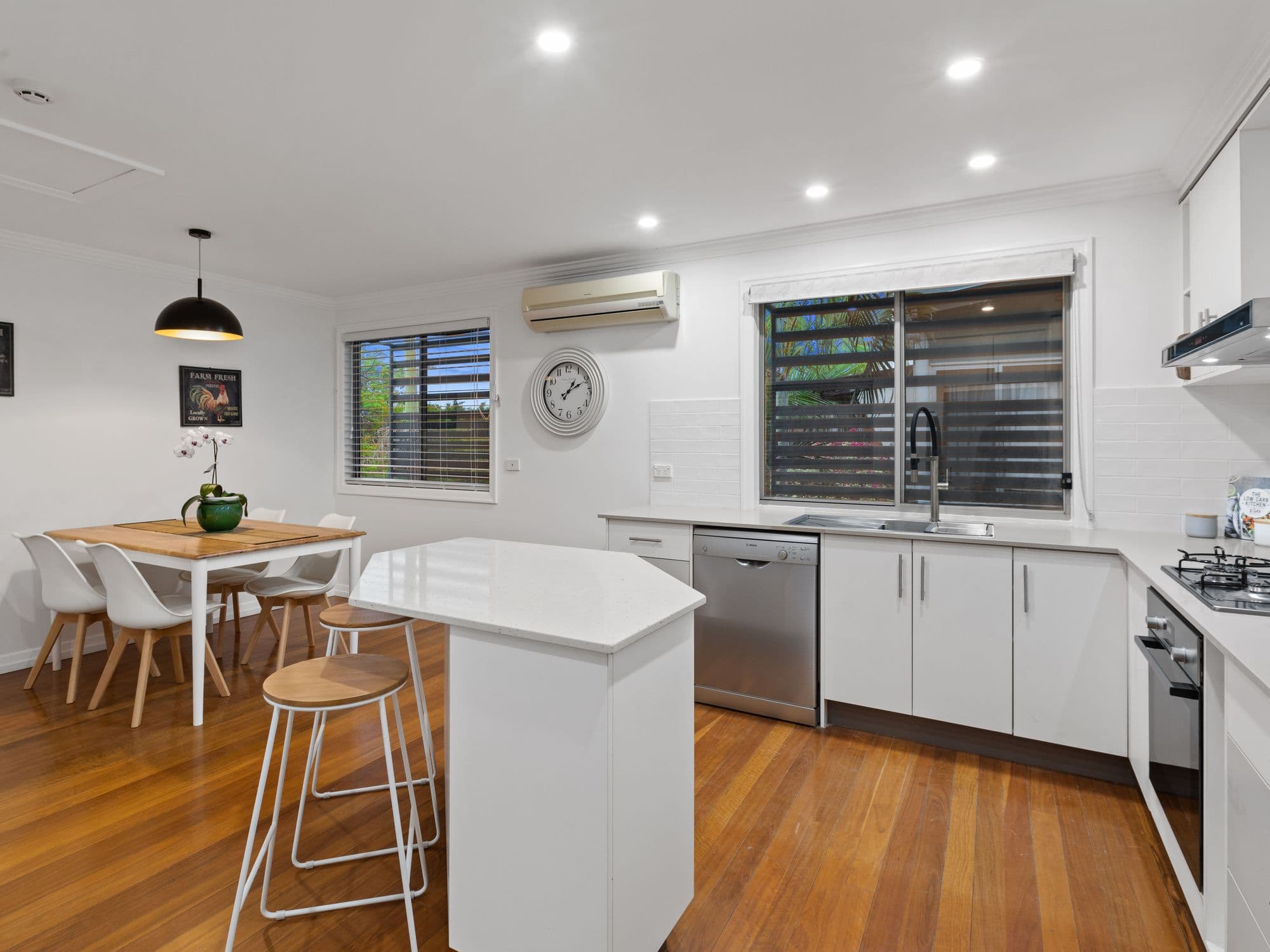 20 McIlwraith Avenue, Balmoral QLD 4171, Balmoral - Thumbnail 2