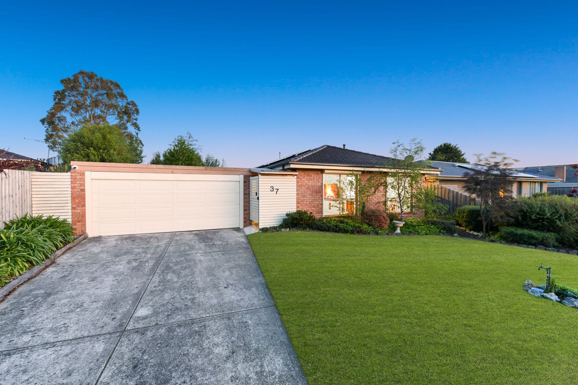 37 St Boswells Avenue, Berwick VIC 3806, Berwick - Thumbnail 2