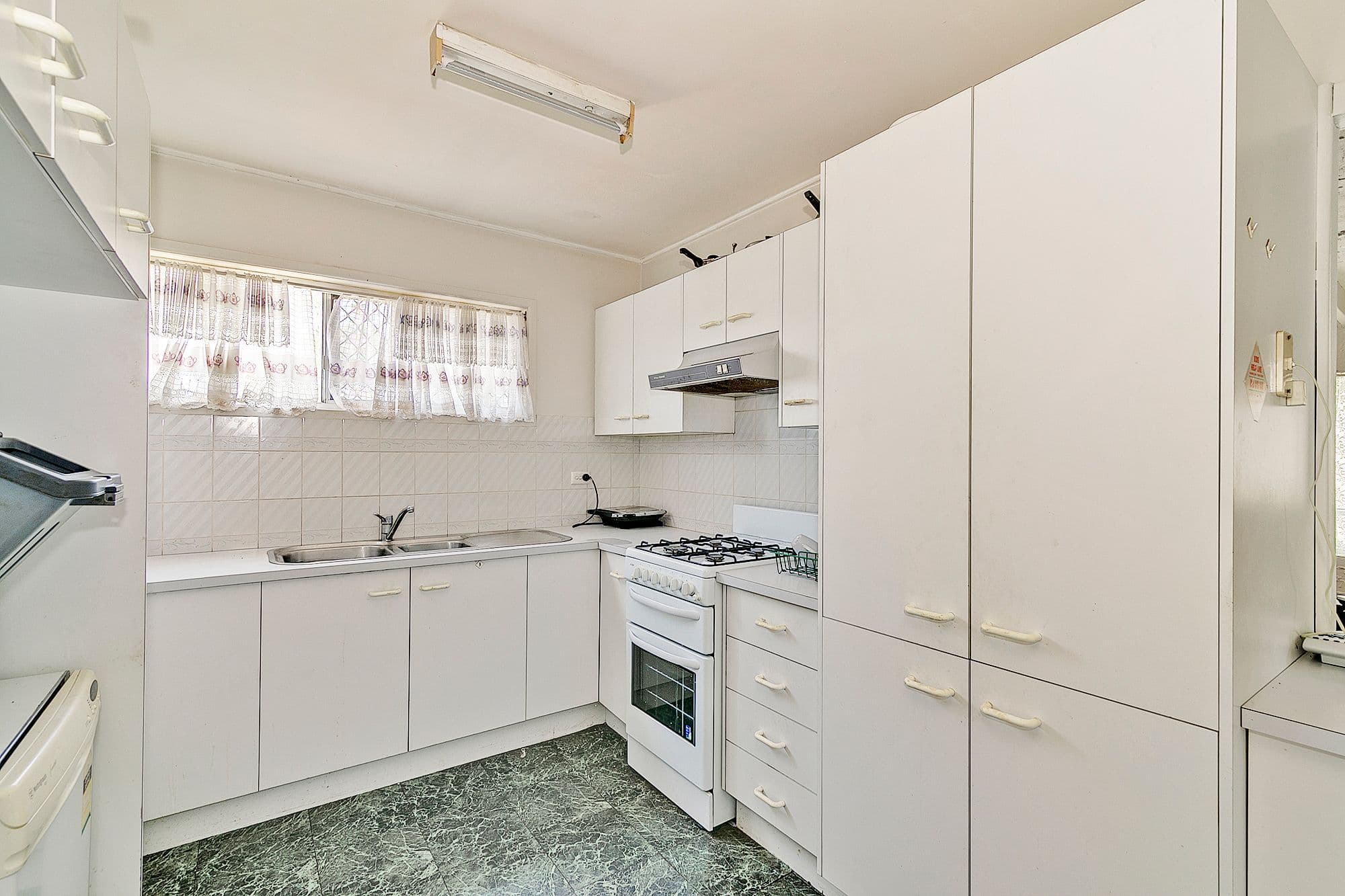 86 Bardon Road, Kingston QLD 4114, Kingston - Thumbnail 4