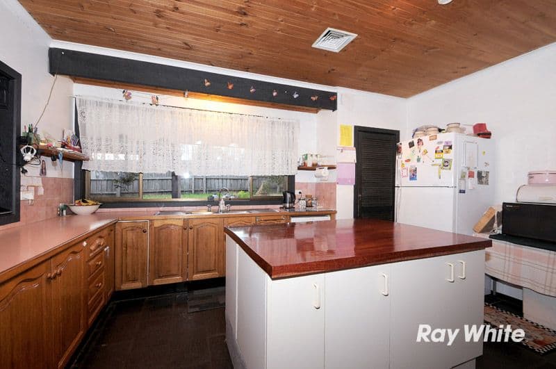 34 Oaktree Drive, HAMPTON PARK VIC 3976, Hampton Park - Thumbnail 2