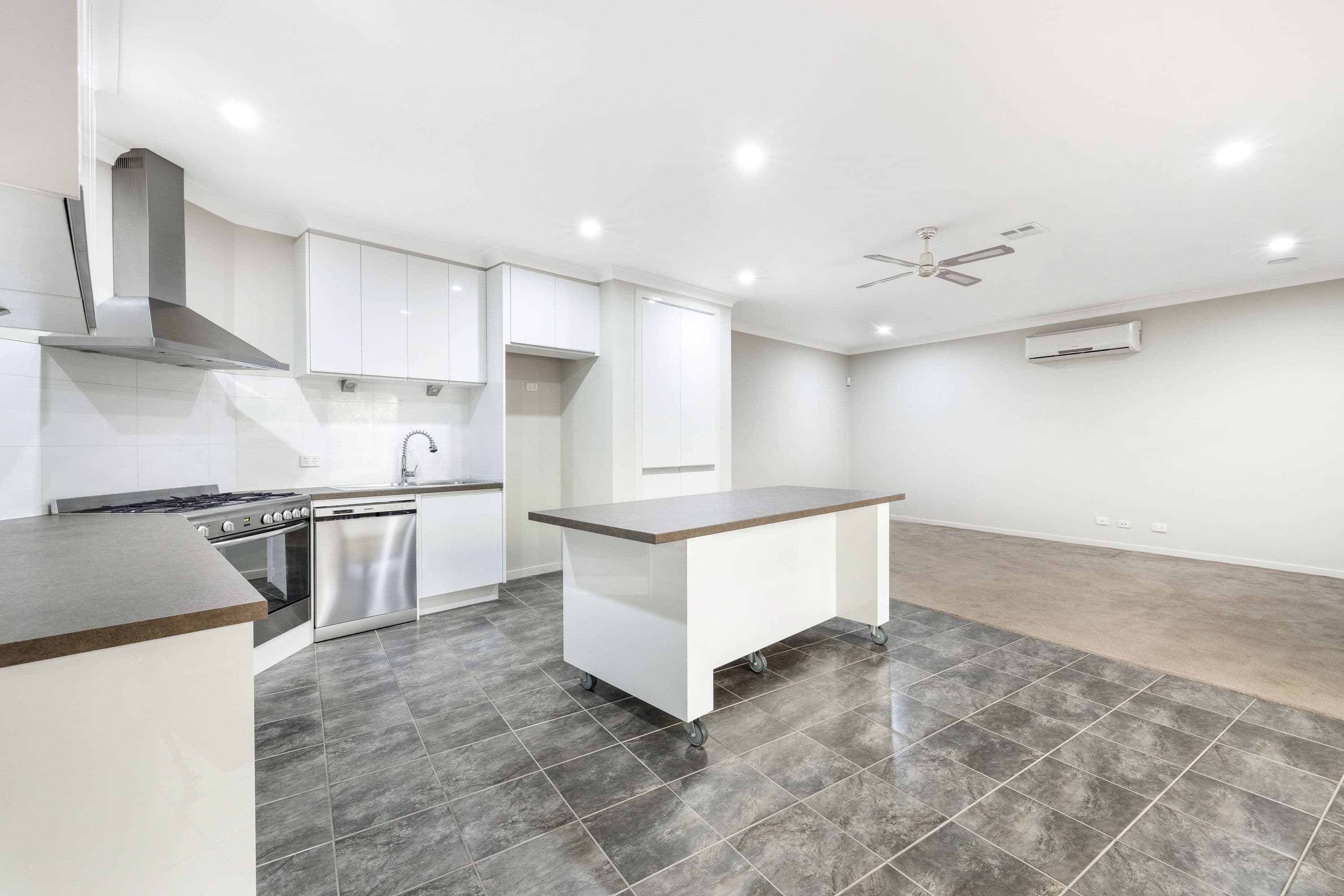 52 Birdwood Avenue, Dandenong VIC 3175, Dandenong - Thumbnail 4