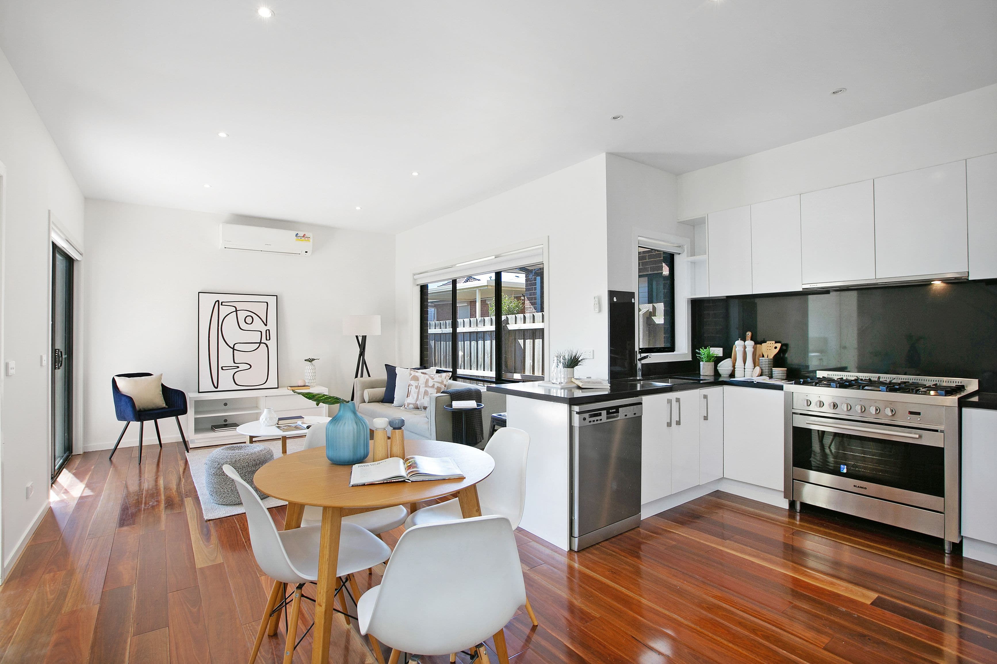 152 Broadway, Reservoir VIC 3073, Reservoir - Thumbnail 2