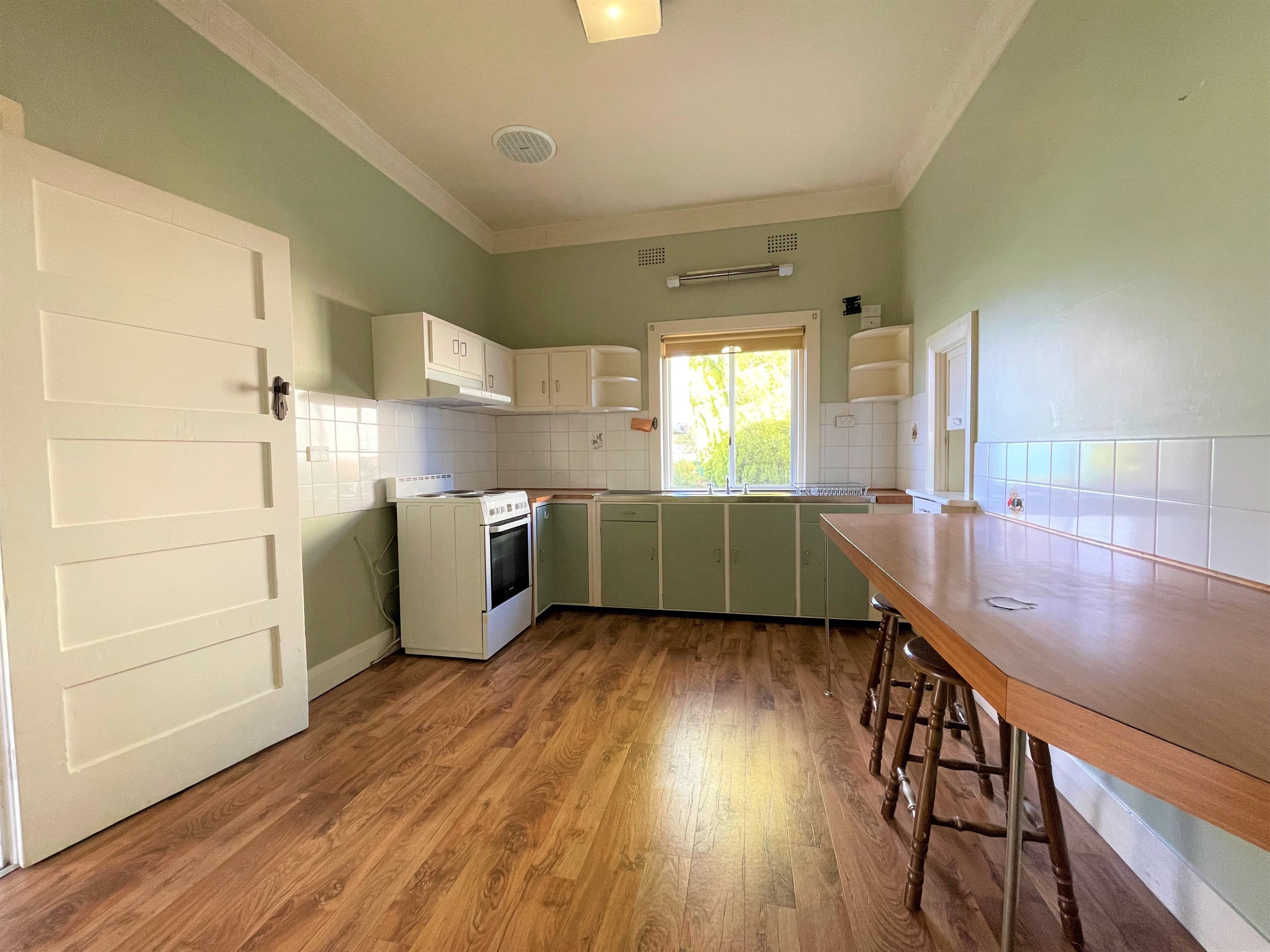 42 Yass Street, Young NSW 2594, Young - Thumbnail 3