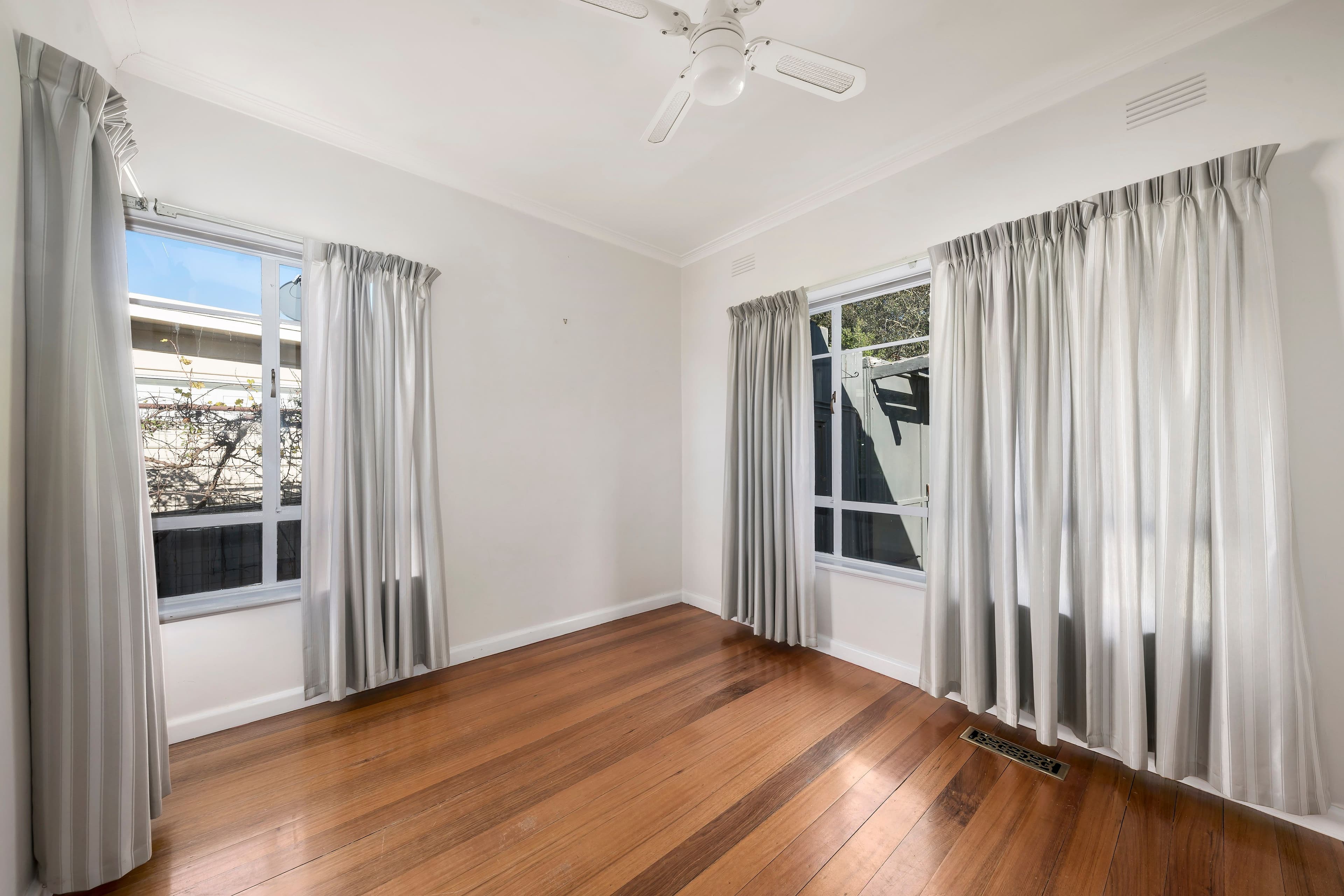 4 Mariana Avenue, Croydon South VIC 3136, Croydon South - Thumbnail 4