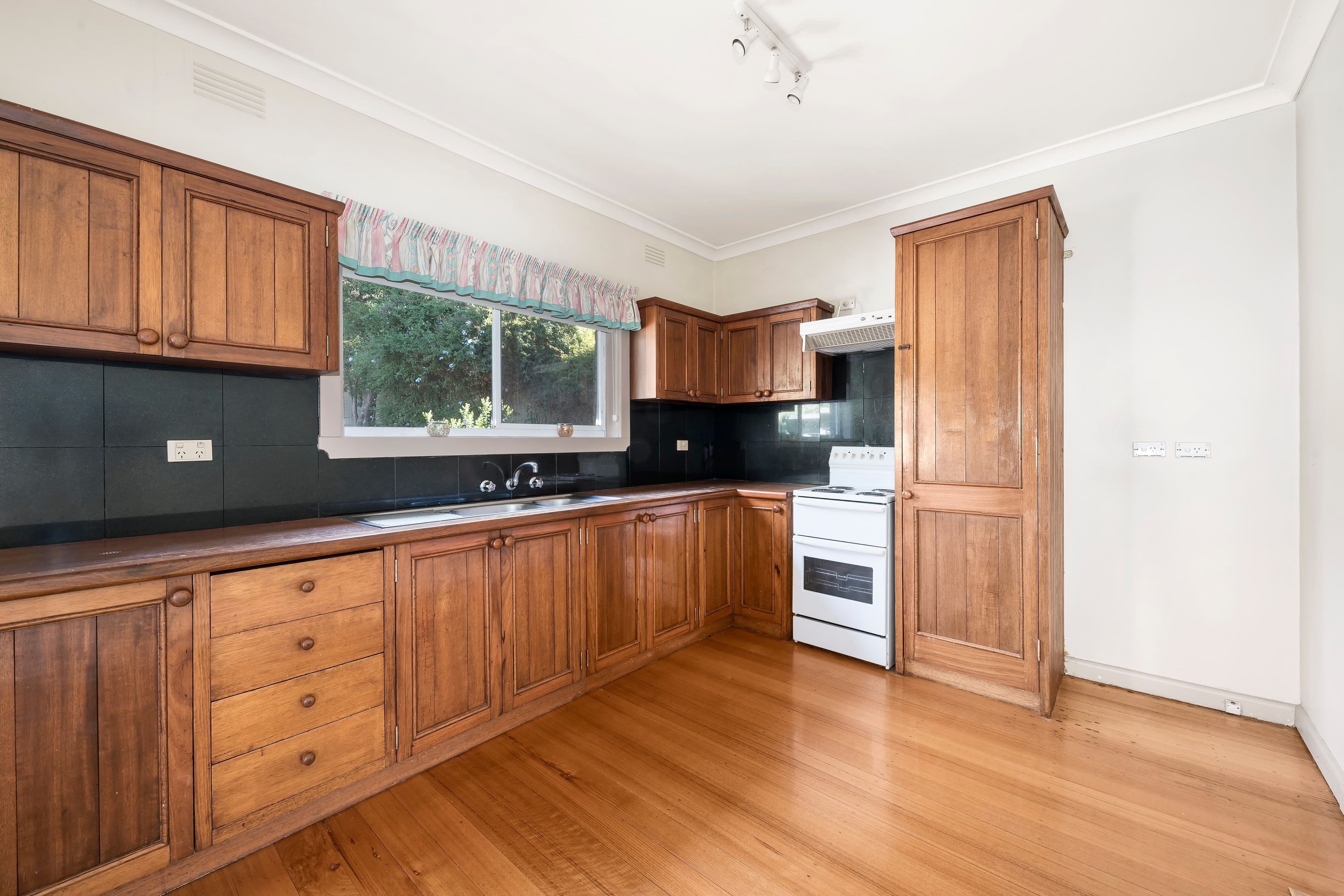 4 Mariana Avenue, Croydon South VIC 3136, Croydon South - Thumbnail 5