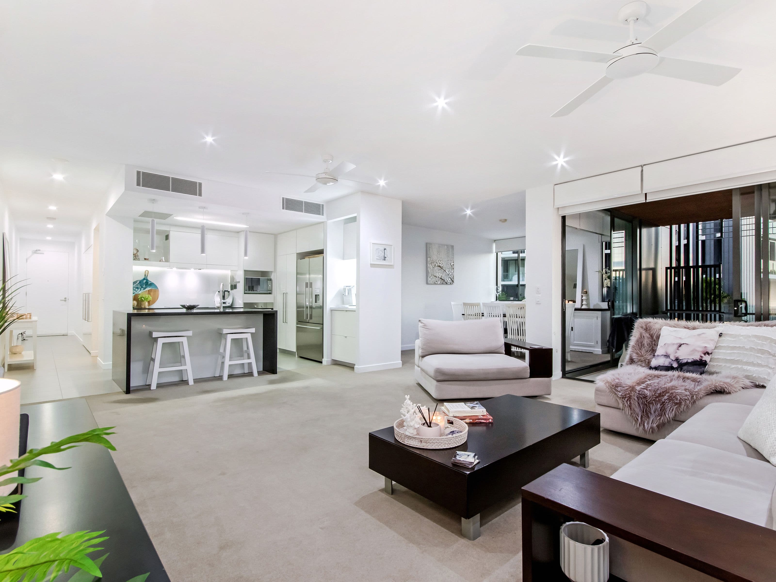 2 Sunset Avenue, Paradise Point QLD 4216, Paradise Point - Thumbnail 2