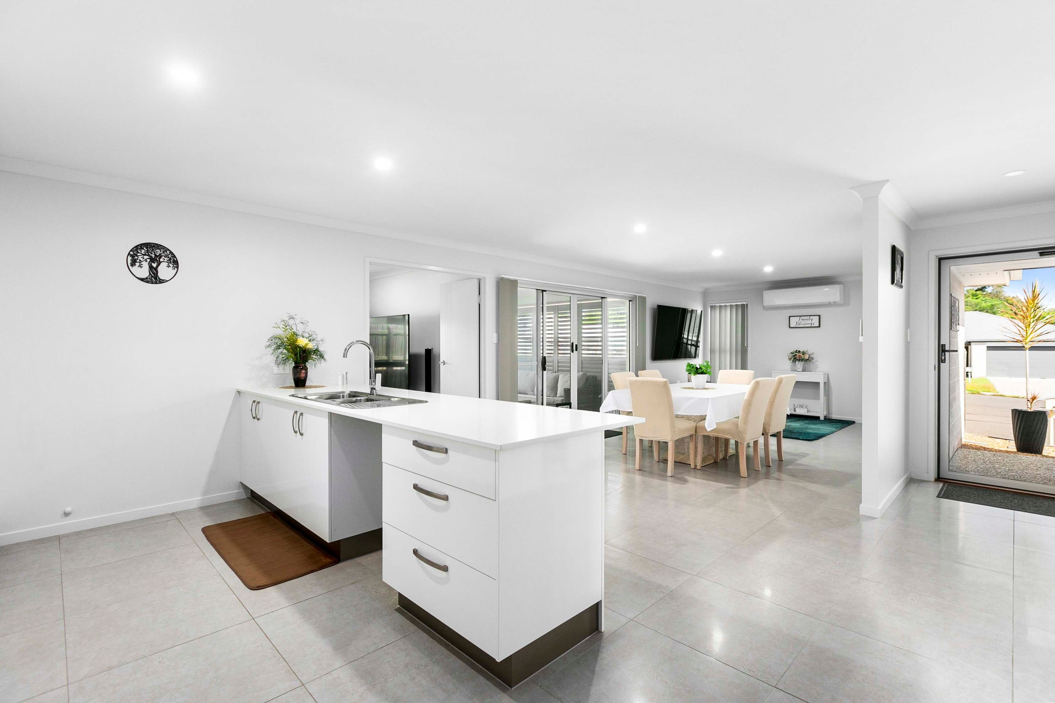 6 Banbury Court, Urraween QLD 4655, Urraween - Thumbnail 2