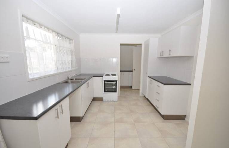 21 Lyngrove Street, Kingston QLD 4114, Kingston - Thumbnail 2