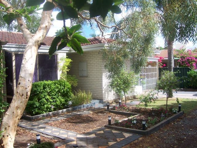 112 Fremantle Road, GOSNELLS WA 6110, Gosnells - Thumbnail 2