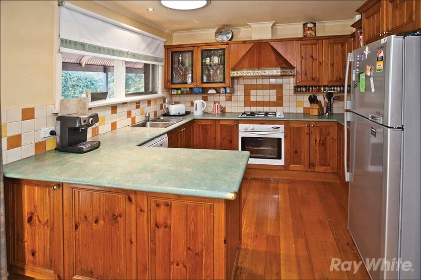 29 Winmalee Drive, GLEN WAVERLEY VIC 3150, Glen Waverley - Thumbnail 2