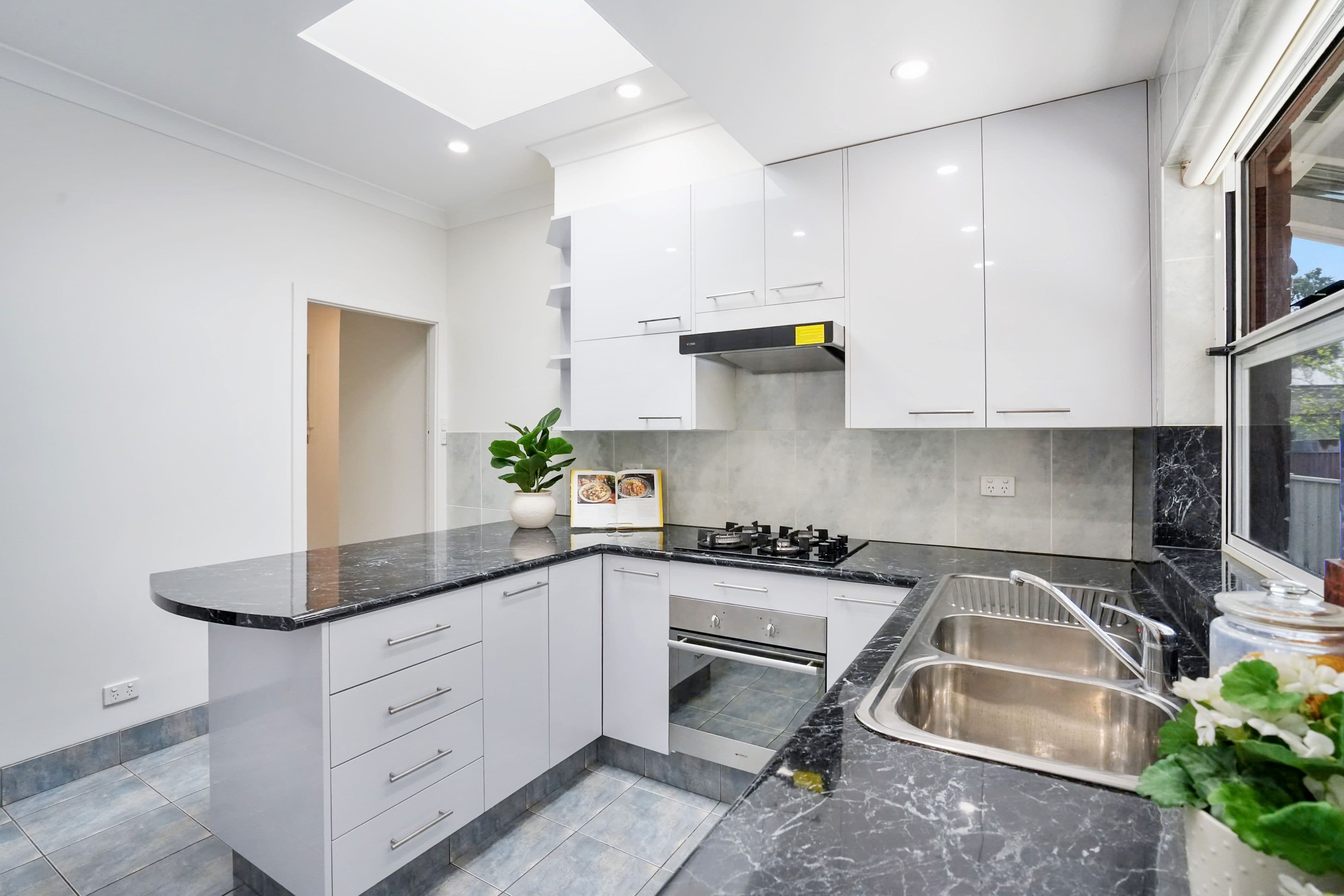 1 Glenella Avenue, Beverly Hills NSW 2209, Beverly Hills - Thumbnail 5