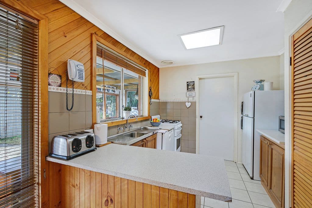 24 Peppercorn Parade, Epping VIC 3076, Epping - Thumbnail 2