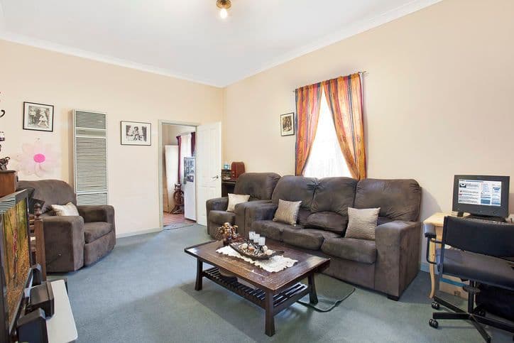 117 Normanby Avenue, THORNBURY VIC 3071, Thornbury - Thumbnail 2