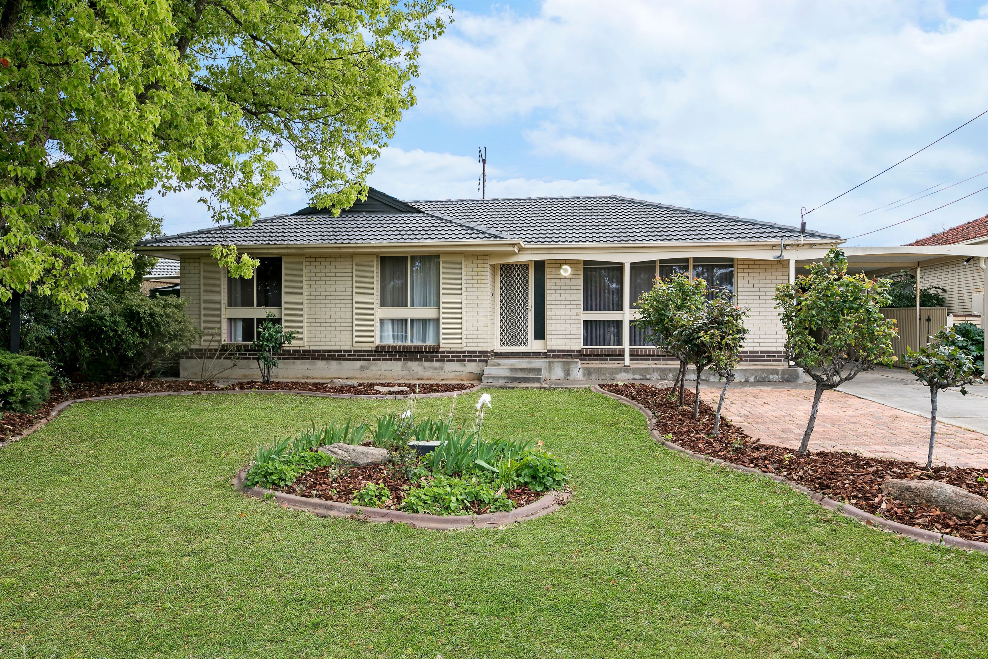 8 Robert Arnold Avenue, Valley View SA 5093, Valley View - Image 1