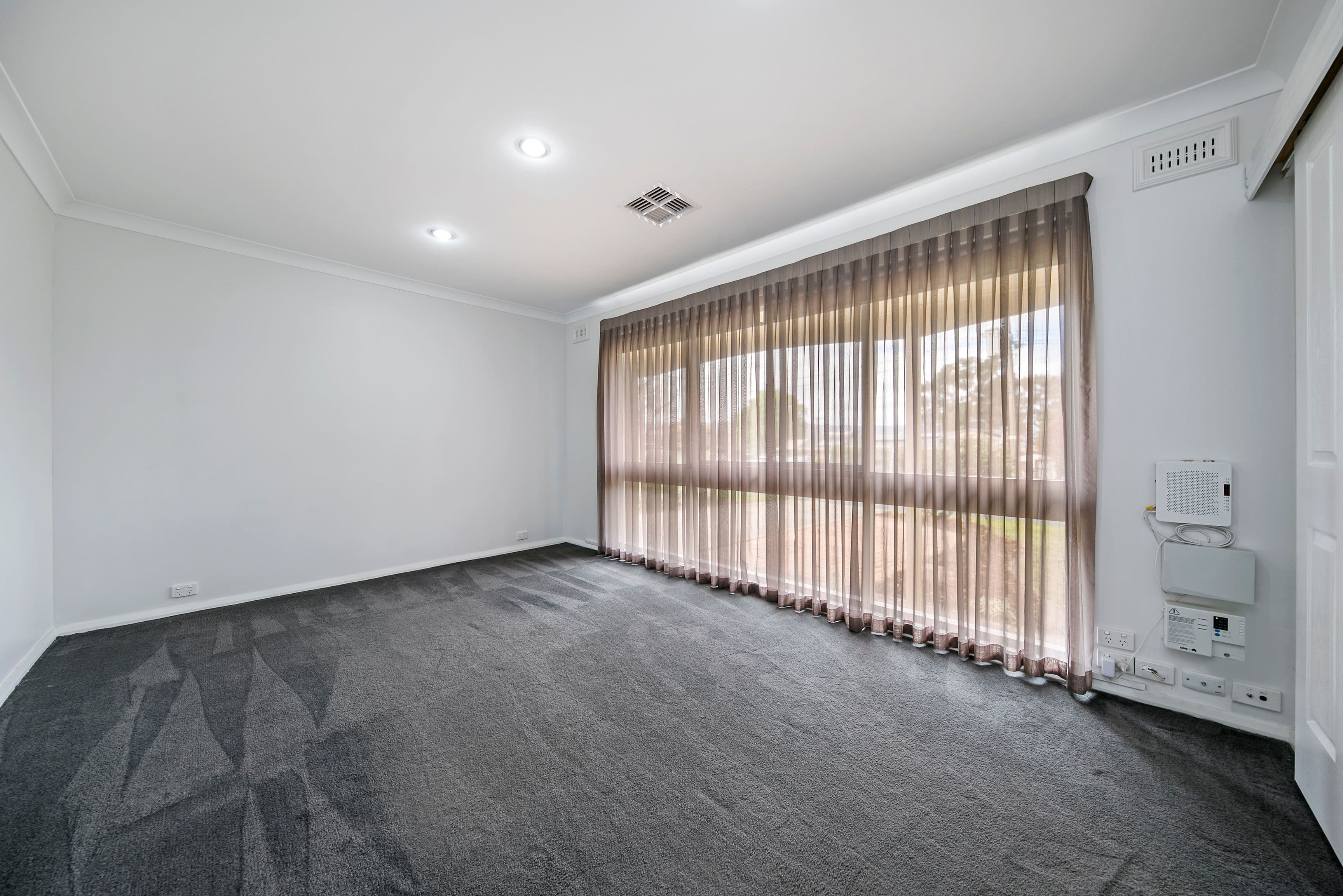 8 Robert Arnold Avenue, Valley View SA 5093, Valley View - Thumbnail 3