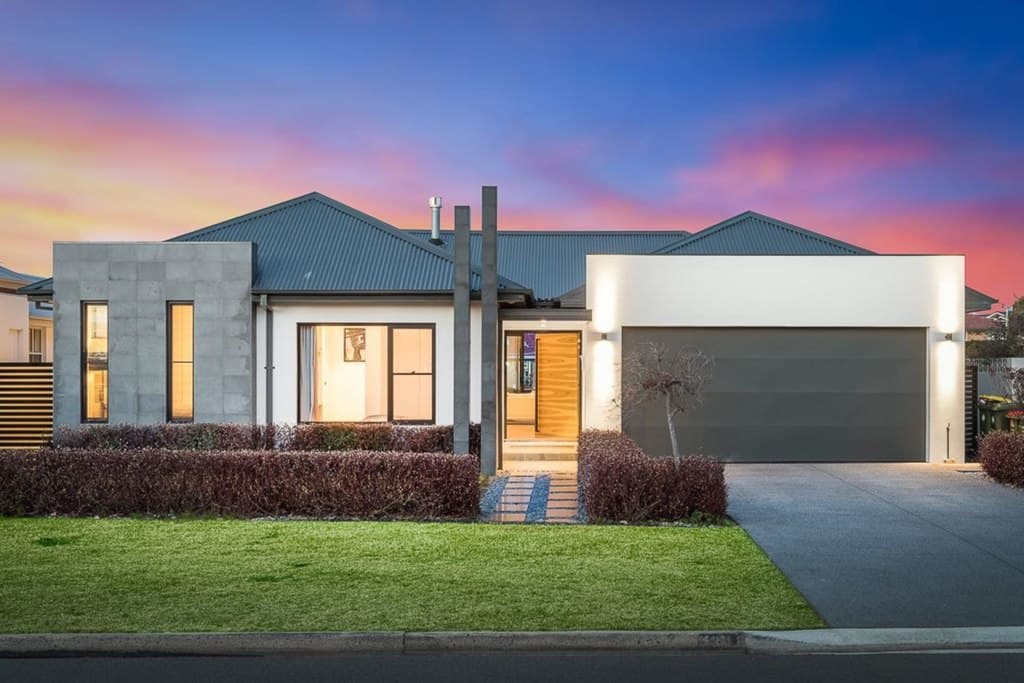 134 Belgrave Esplanade, Sylvania Waters - Thumbnail 2