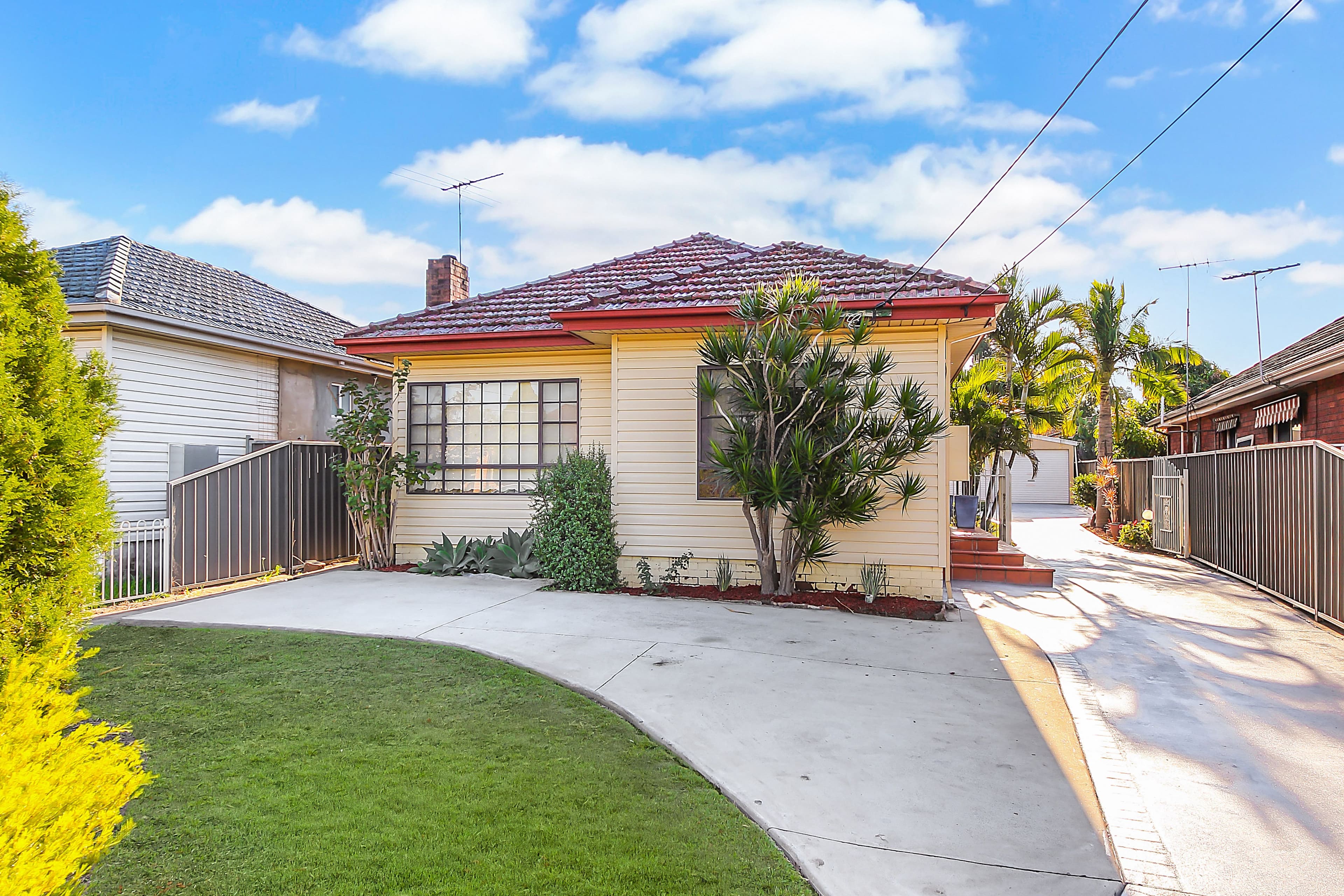 9 Angus Crescent, Yagoona - Image 1