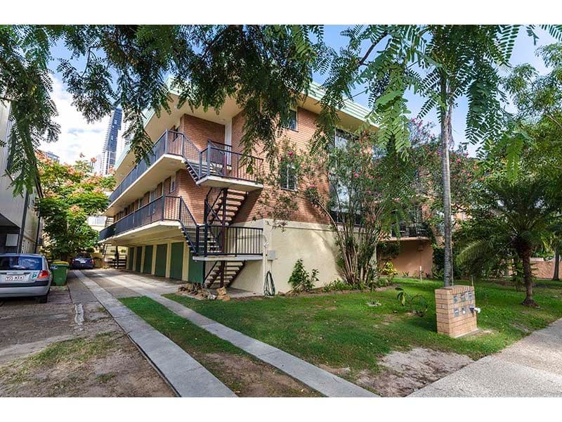 17 Darrambal Street, CHEVRON ISLAND QLD 4217, Chevron Island - Thumbnail 2