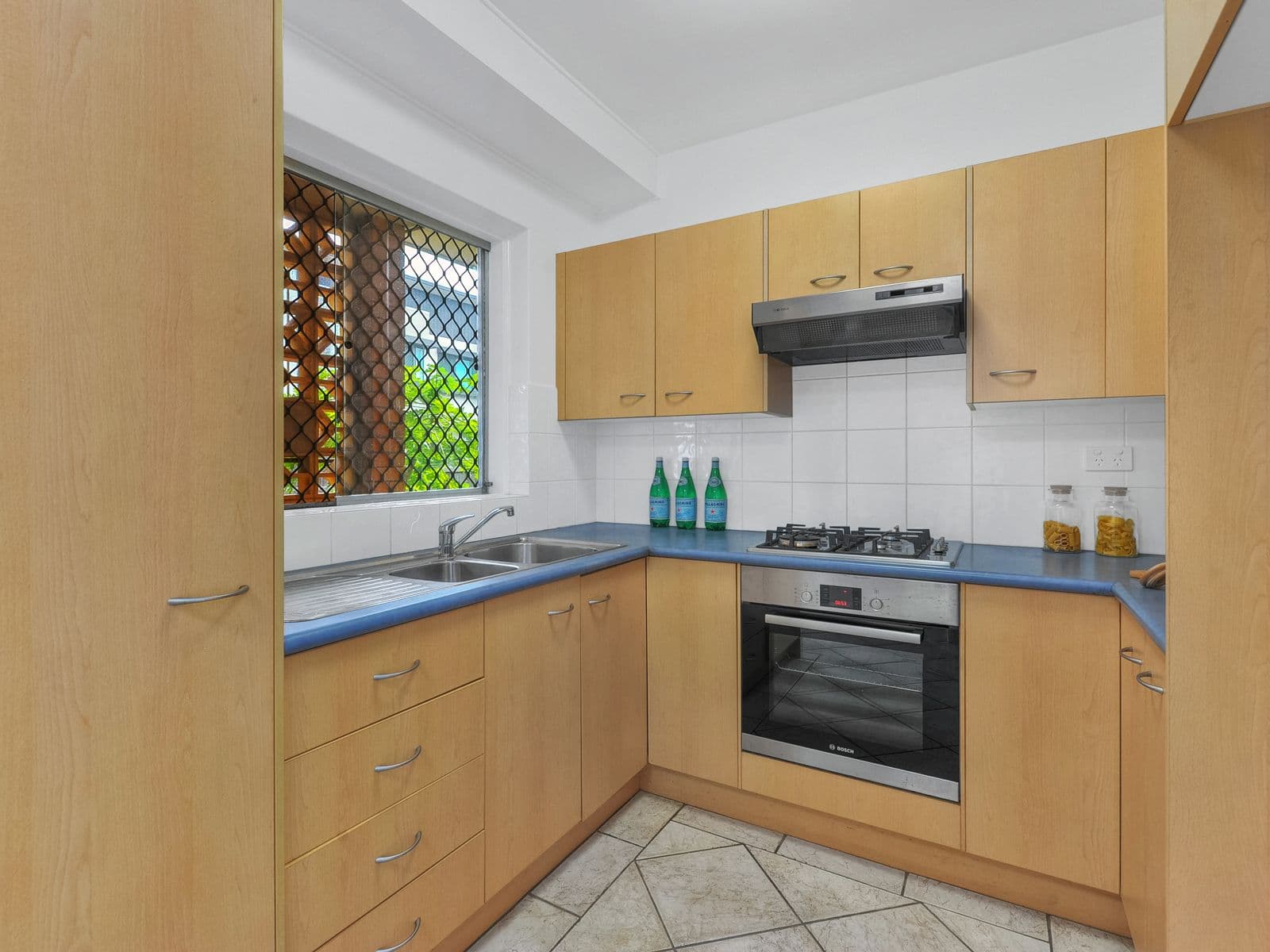 16 Kitchener Street, Coorparoo QLD 4151, Coorparoo - Thumbnail 3