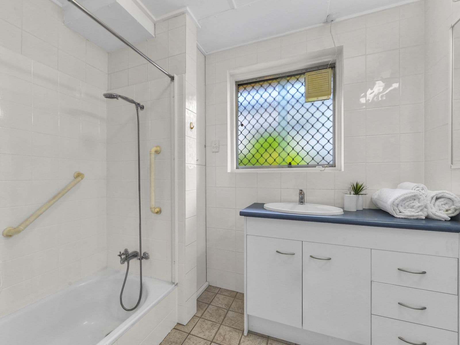 16 Kitchener Street, Coorparoo QLD 4151, Coorparoo - Thumbnail 8