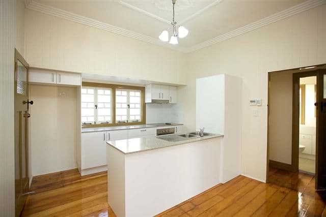 10 Walter Street, HOLLAND PARK WEST QLD 4121, Holland Park West - Thumbnail 2