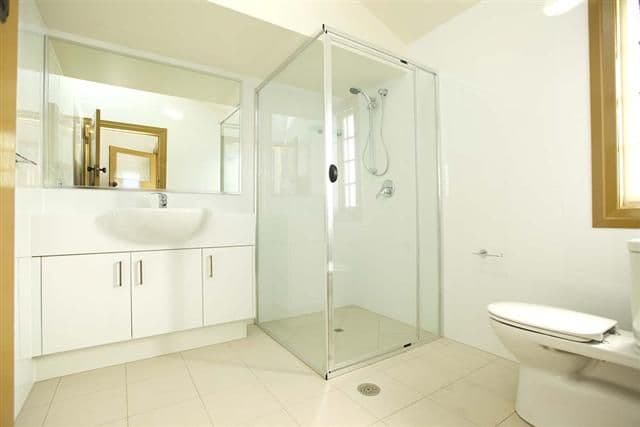 10 Walter Street, HOLLAND PARK WEST QLD 4121, Holland Park West - Thumbnail 4
