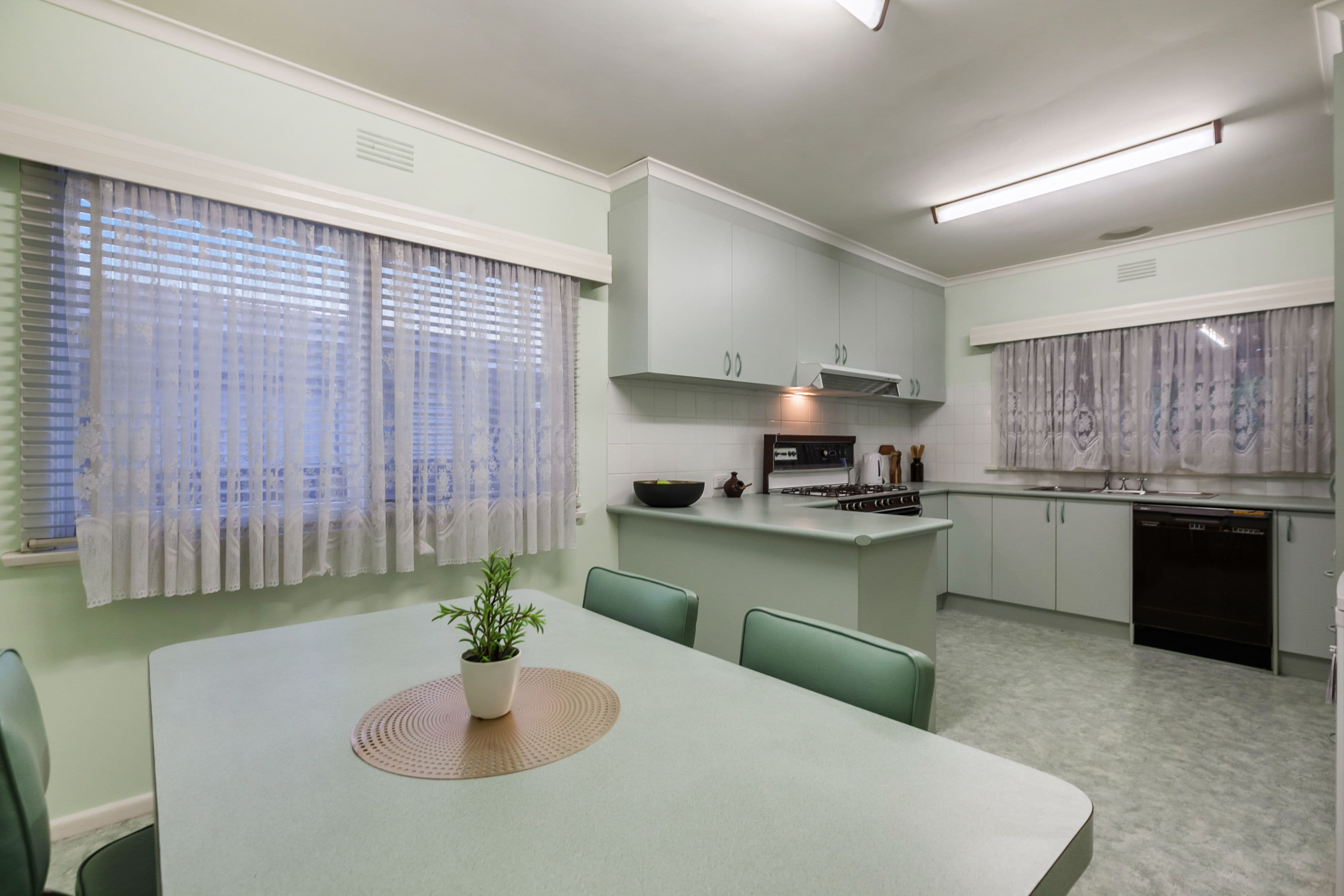 20 Locher Avenue, Reservoir VIC 3073, Reservoir - Thumbnail 4