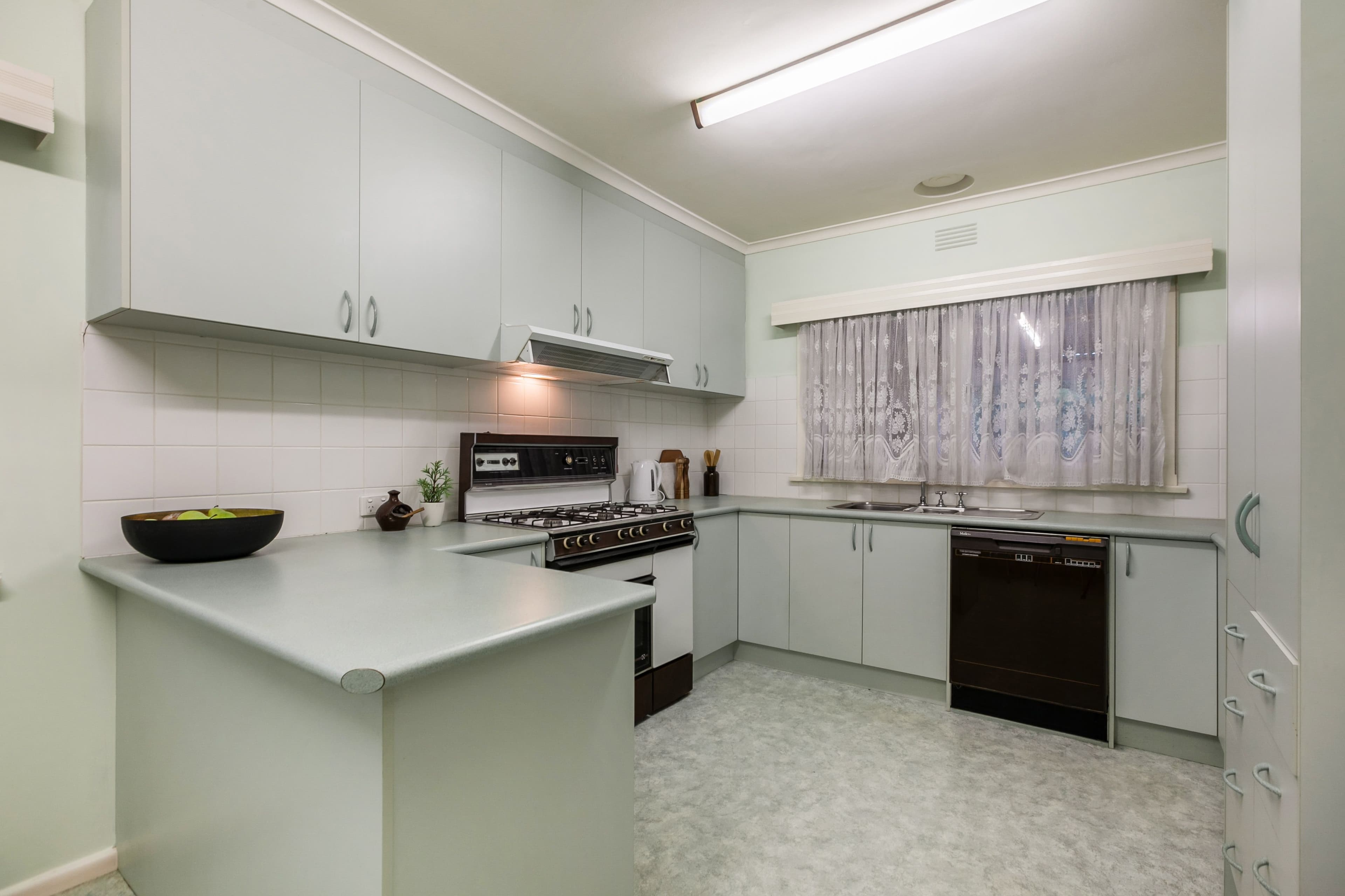 20 Locher Avenue, Reservoir VIC 3073, Reservoir - Thumbnail 5