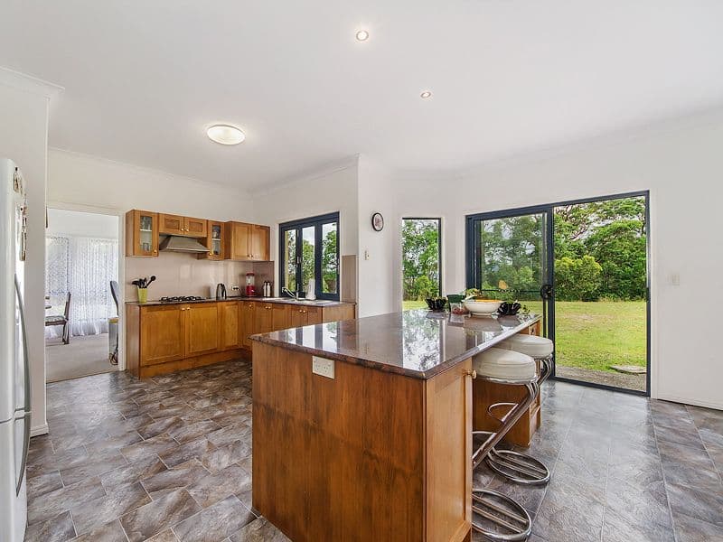 9 Chesterfield Drive, BONOGIN QLD 4213, Bonogin - Thumbnail 3