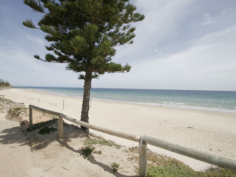 24 Taunton Parade, Christies Beach - Thumbnail 2