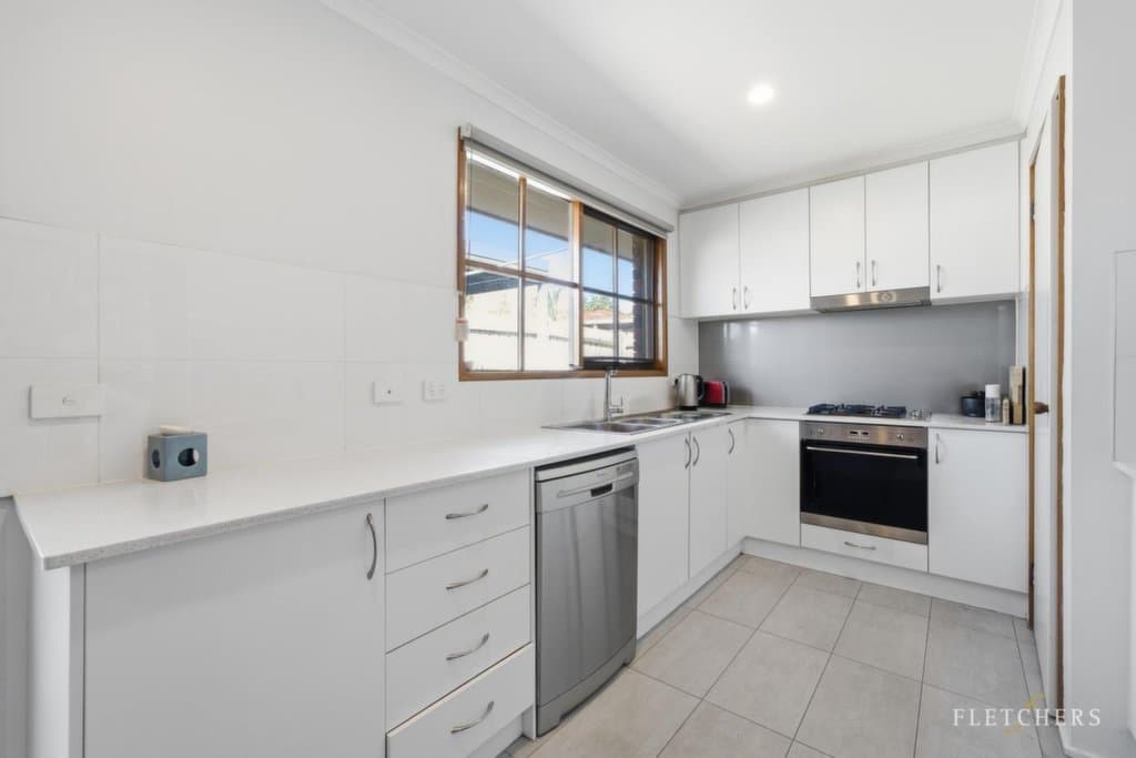 1/6 Caitlyn Court, Cranbourne North - Thumbnail 2