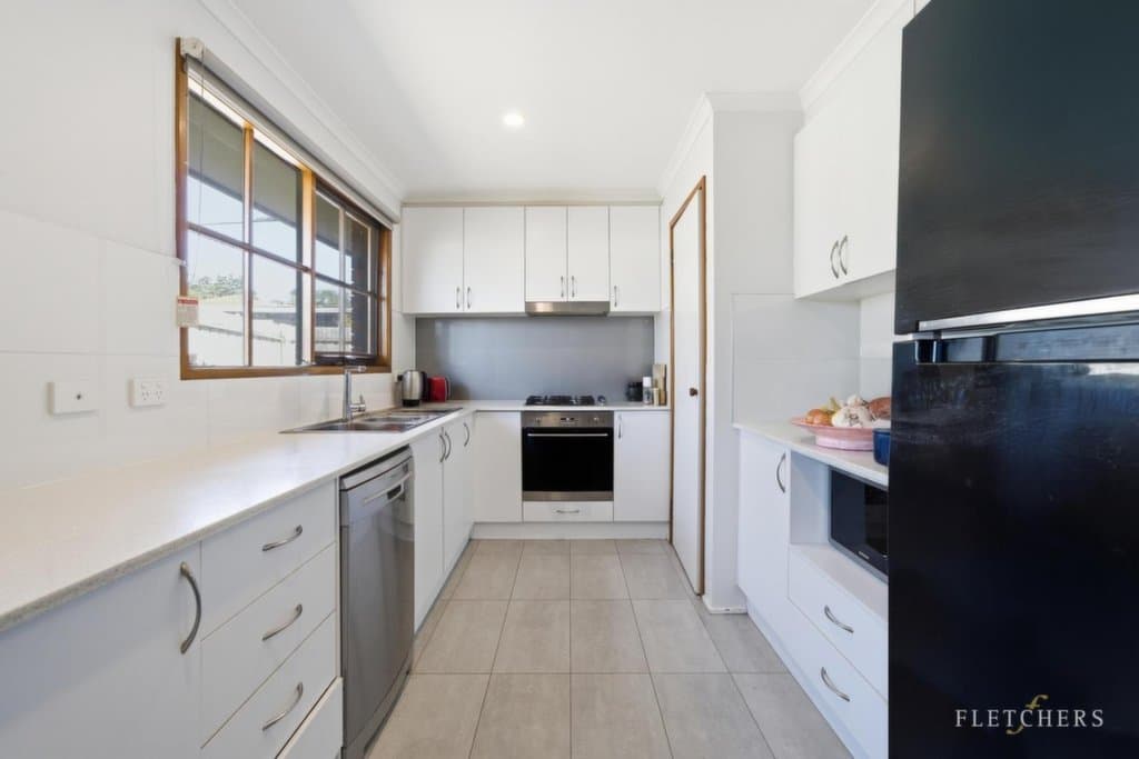 1/6 Caitlyn Court, Cranbourne North - Thumbnail 3