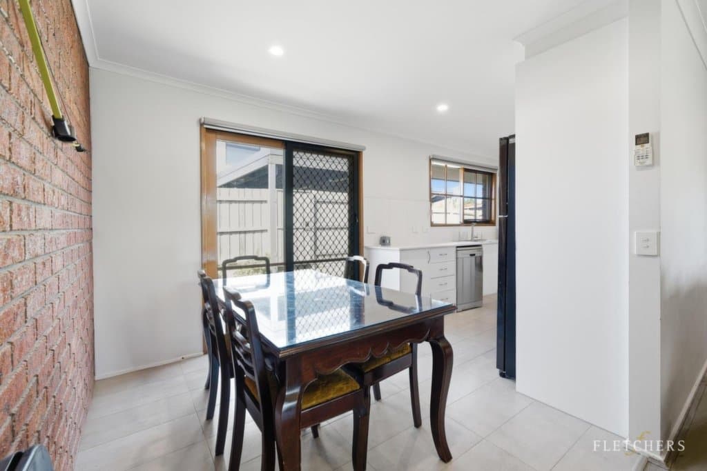 1/6 Caitlyn Court, Cranbourne North - Thumbnail 4