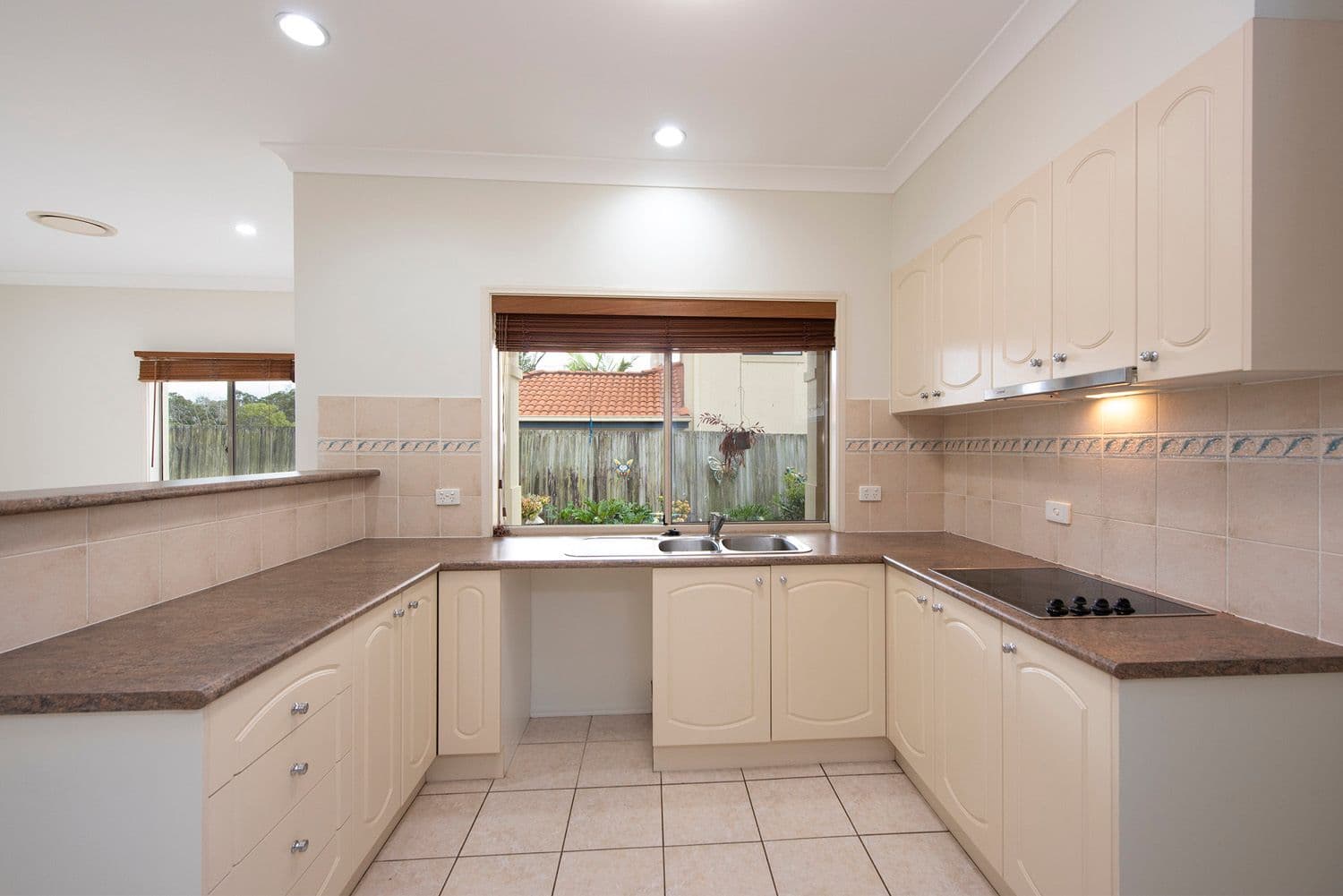 14 Kane Crescent, Mansfield QLD 4122, Mansfield - Thumbnail 5