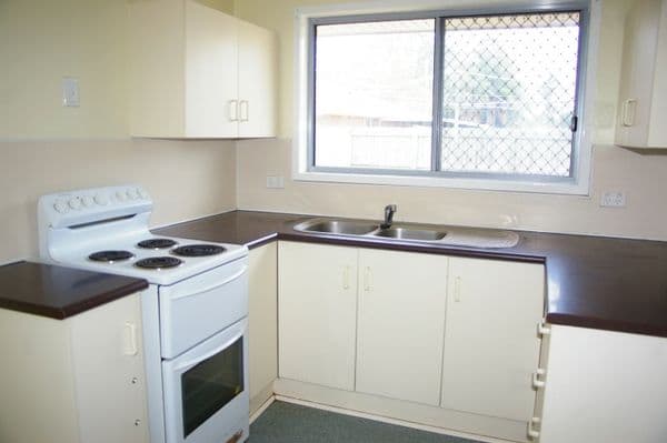 24 Moore Street, DECEPTION BAY QLD 4508, Deception Bay - Thumbnail 2