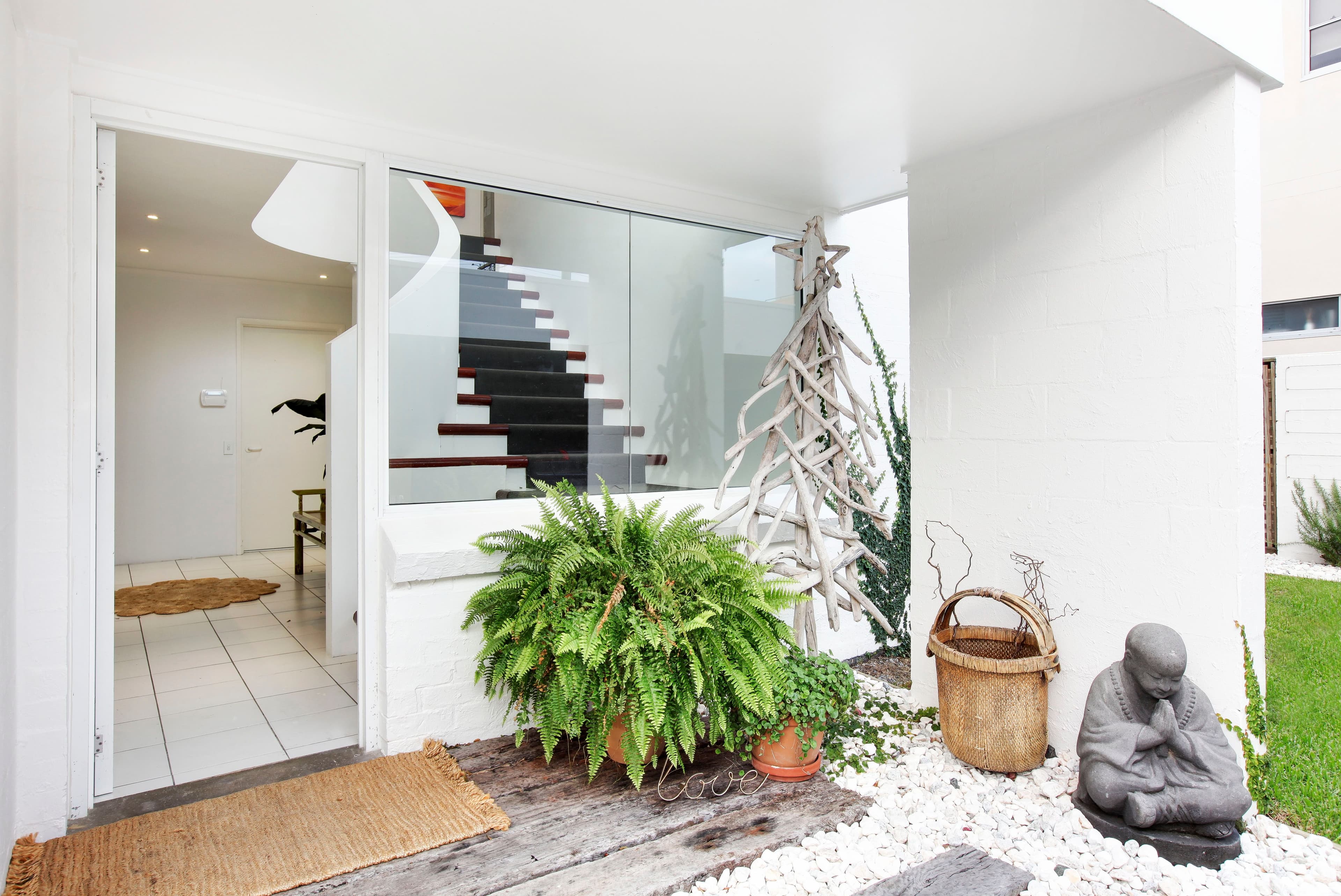 47 Cronin Avenue, Main Beach QLD 4217, Main Beach - Thumbnail 6
