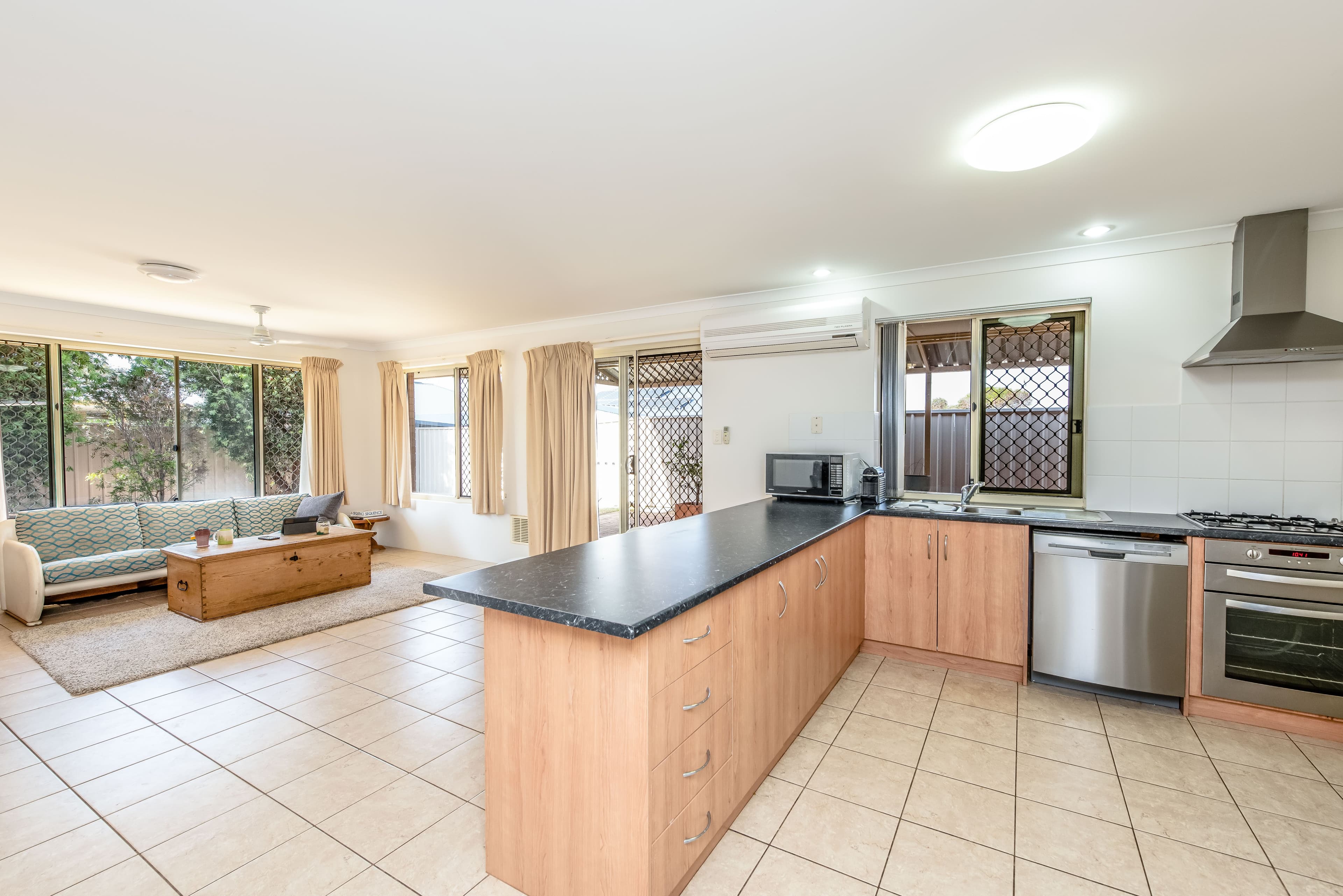 9 Seashore Gardens, Sunset Beach WA 6530, Sunset Beach - Thumbnail 5