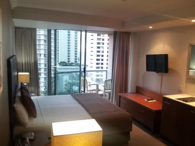 806  Laycock Street, Surfers Paradise QLD 4217, Surfers Paradise - Thumbnail 2